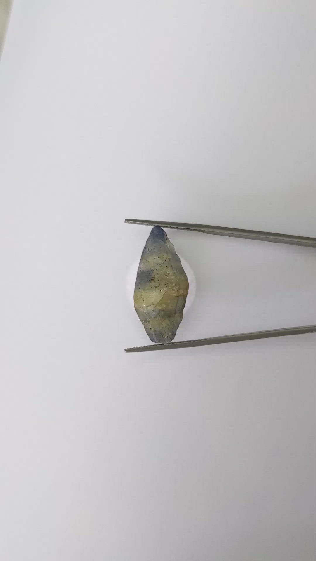 31.96 Ct. Bi Color Rough Sapphire Crystal from Ceylon (Sri Lanka) Size Video