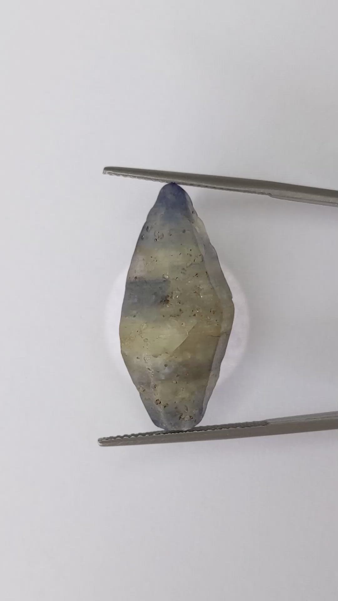 31.96 Ct. Bi Color Rough Sapphire Crystal from Ceylon (Sri Lanka) Size Video