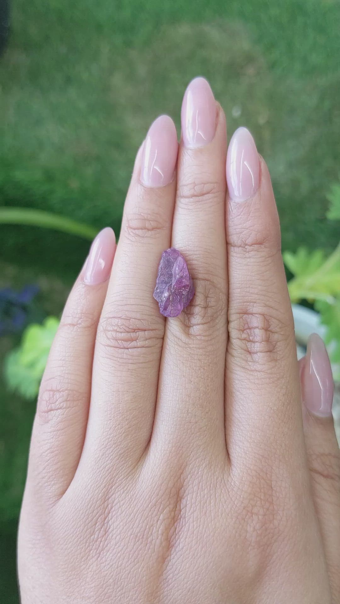 7.01 Ct. Pinkish Purple Sapphire Crystal from Ceylon (Sri Lanka) Size Video