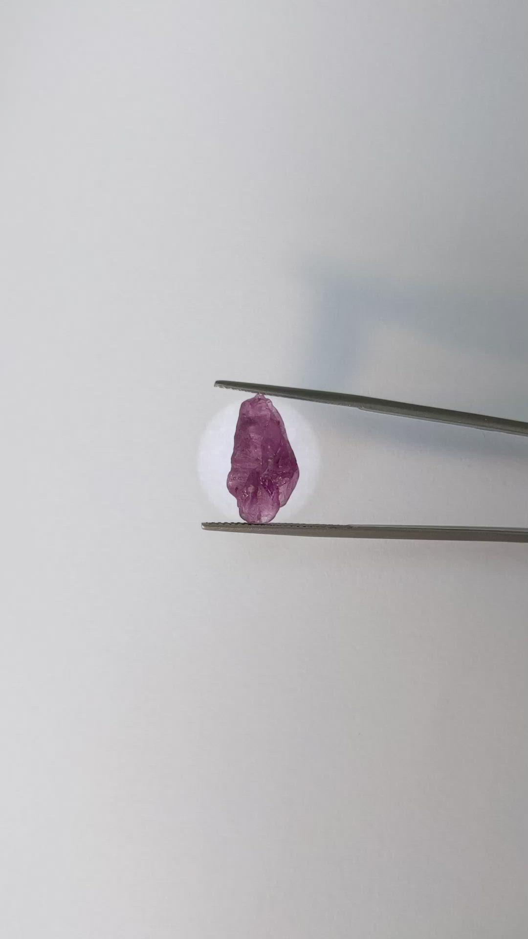 7.01 Ct. Pinkish Purple Sapphire Crystal from Ceylon (Sri Lanka) Size Video