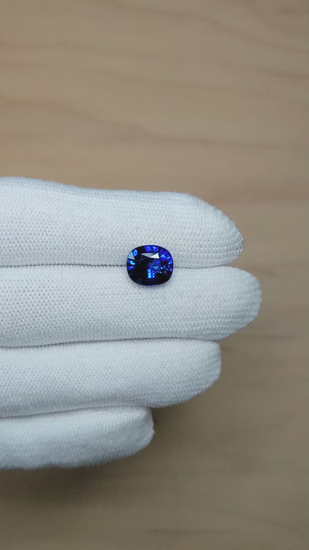 4.03 Ct. Blue Sapphire from Ceylon (Sri Lanka) Size Video
