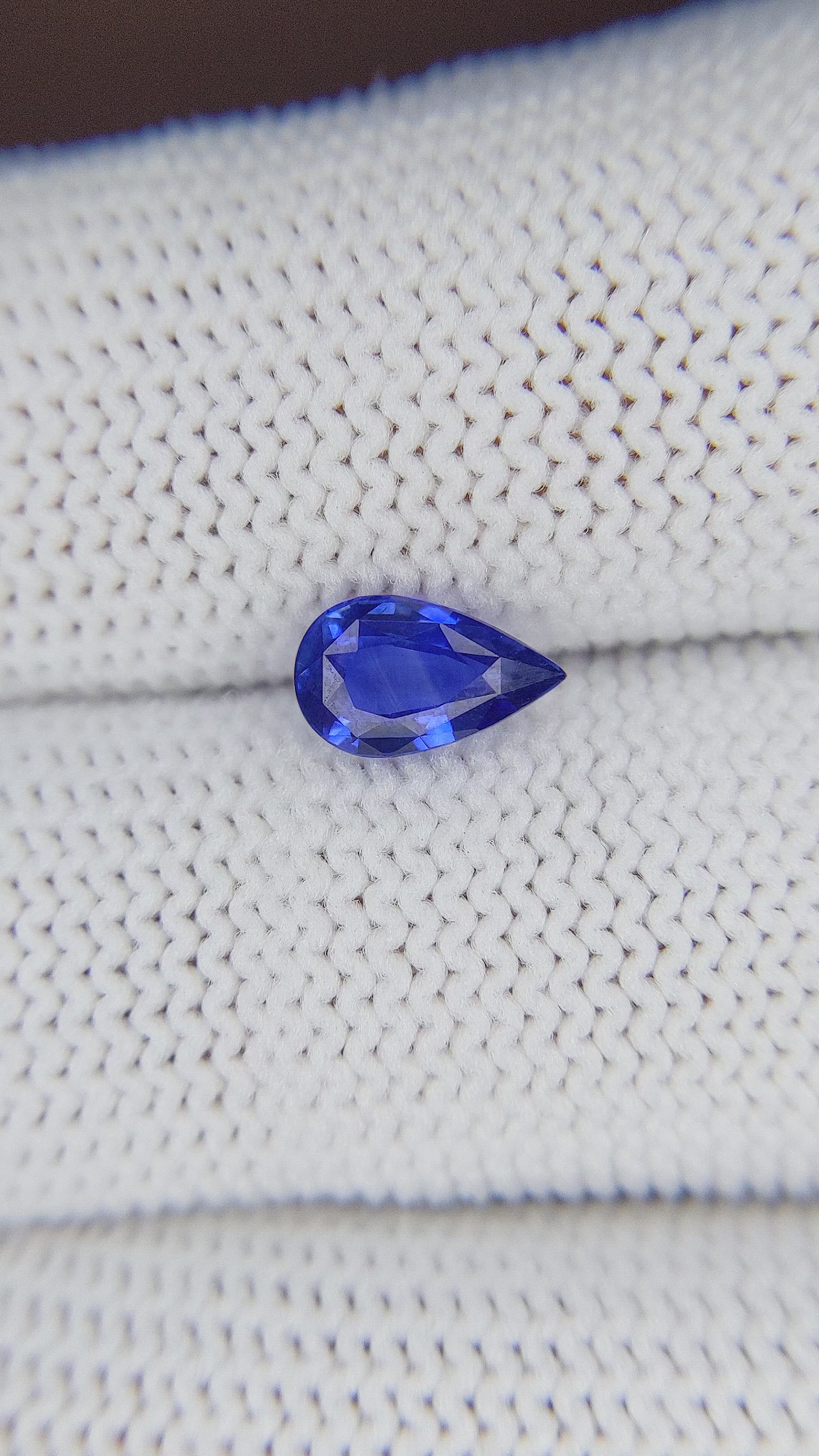 1.04 Ct. Blue Sapphire from Ceylon (Sri Lanka) Size Video