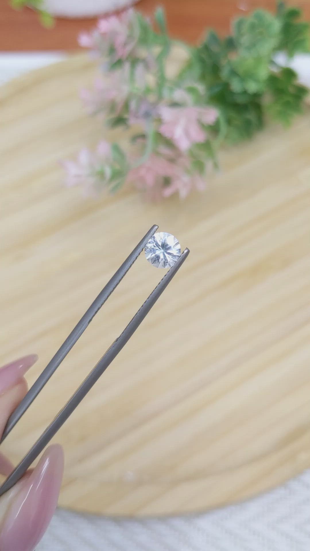 0.94 Ct. White Sapphire from Ceylon (Sri Lanka) Size Video