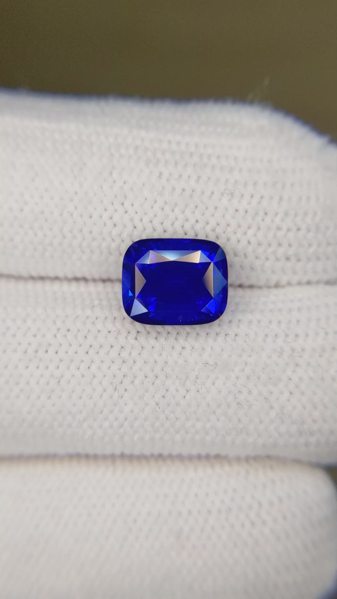 3.71 Ct. Blue Sapphire from Ceylon (Sri Lanka) Size Video