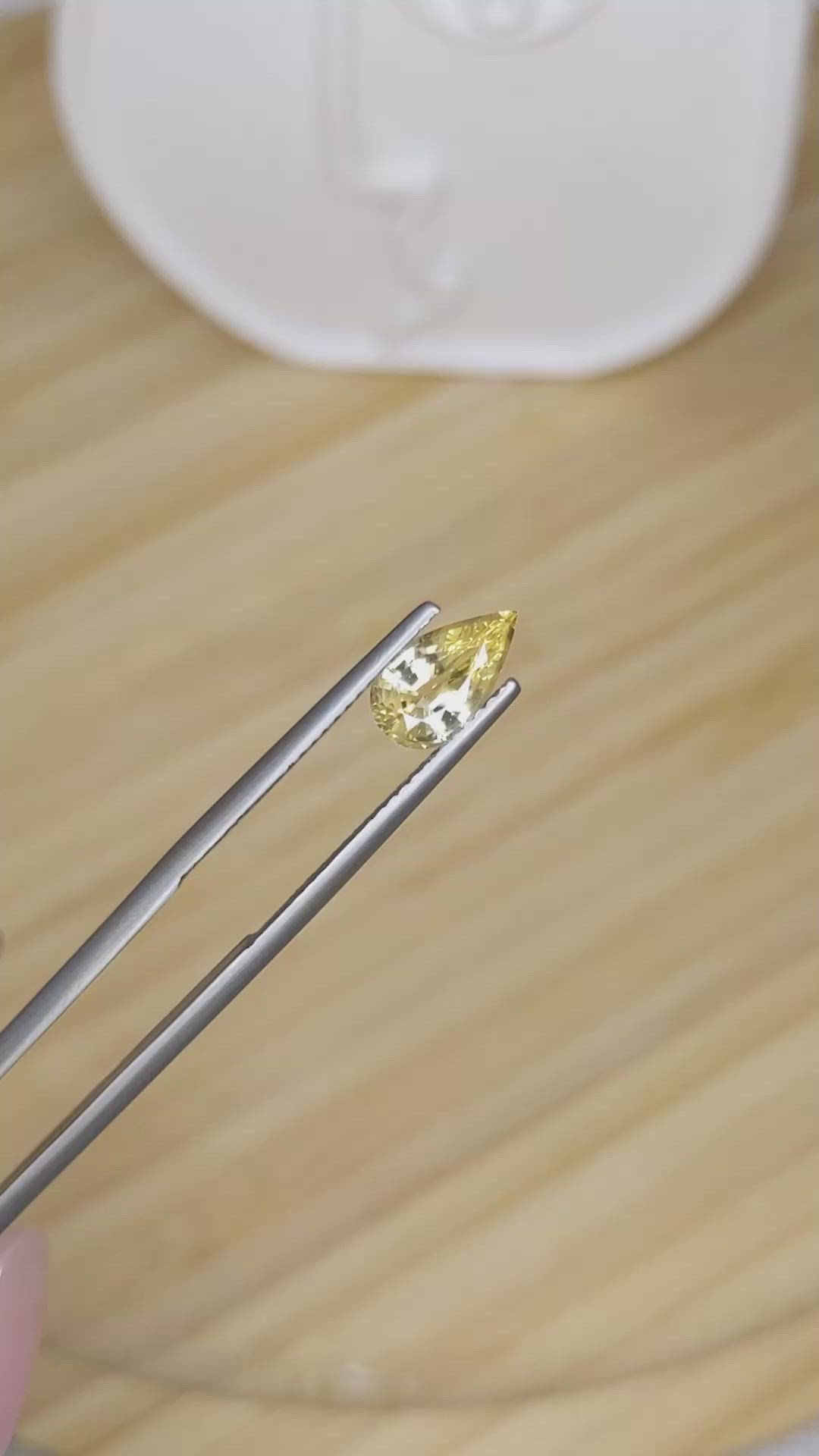 1.27 Ct. Yellow Sapphire from Ceylon (Sri Lanka) Size Video
