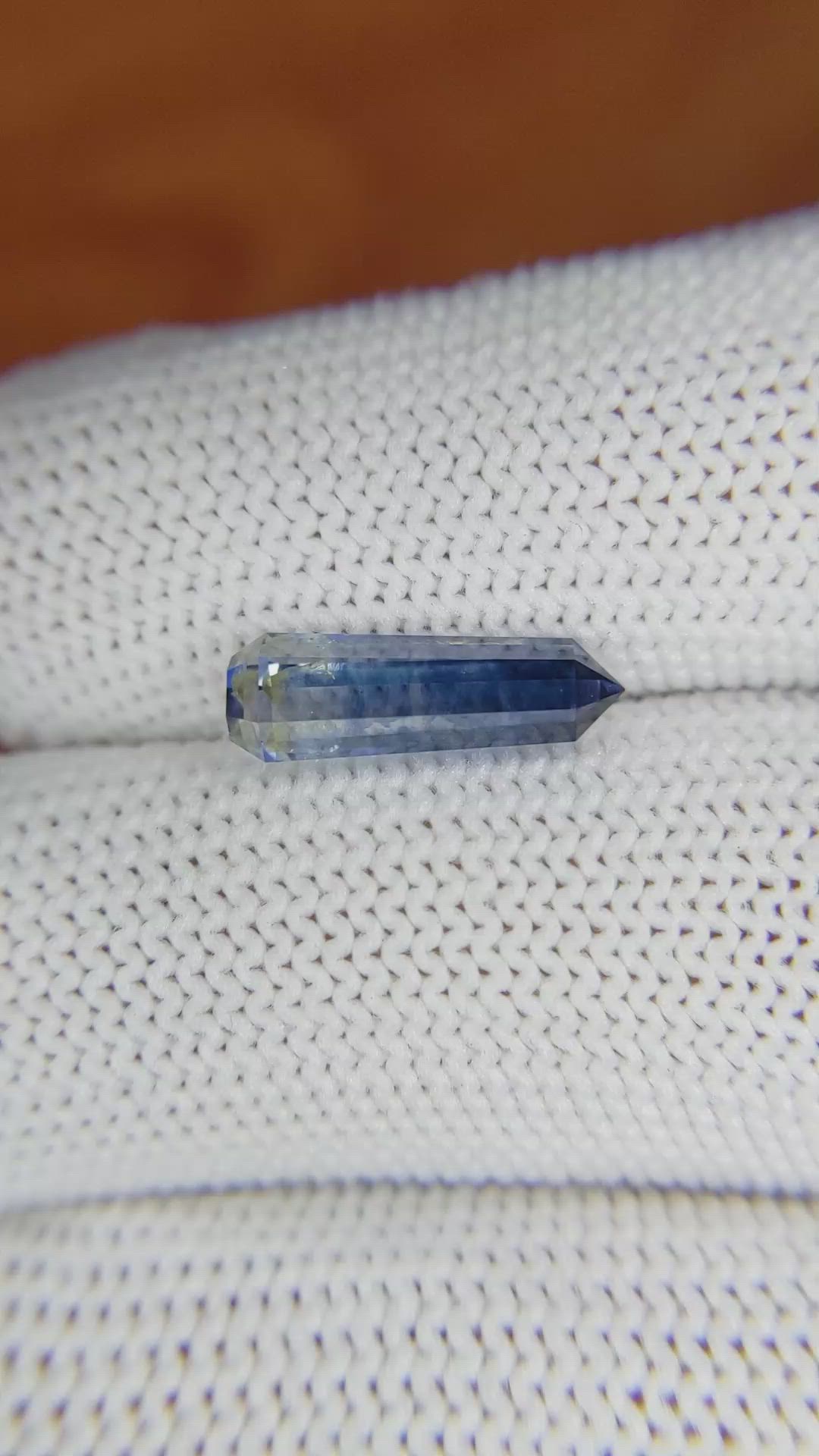 2.76 Ct. Bi Color Rough Sapphire Crystal from Ceylon (Sri Lanka) Size Video