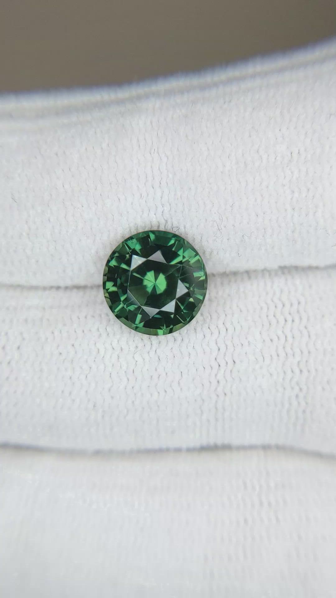 4.01 Ct. Green Sapphire from Ceylon (Sri Lanka) Size Video