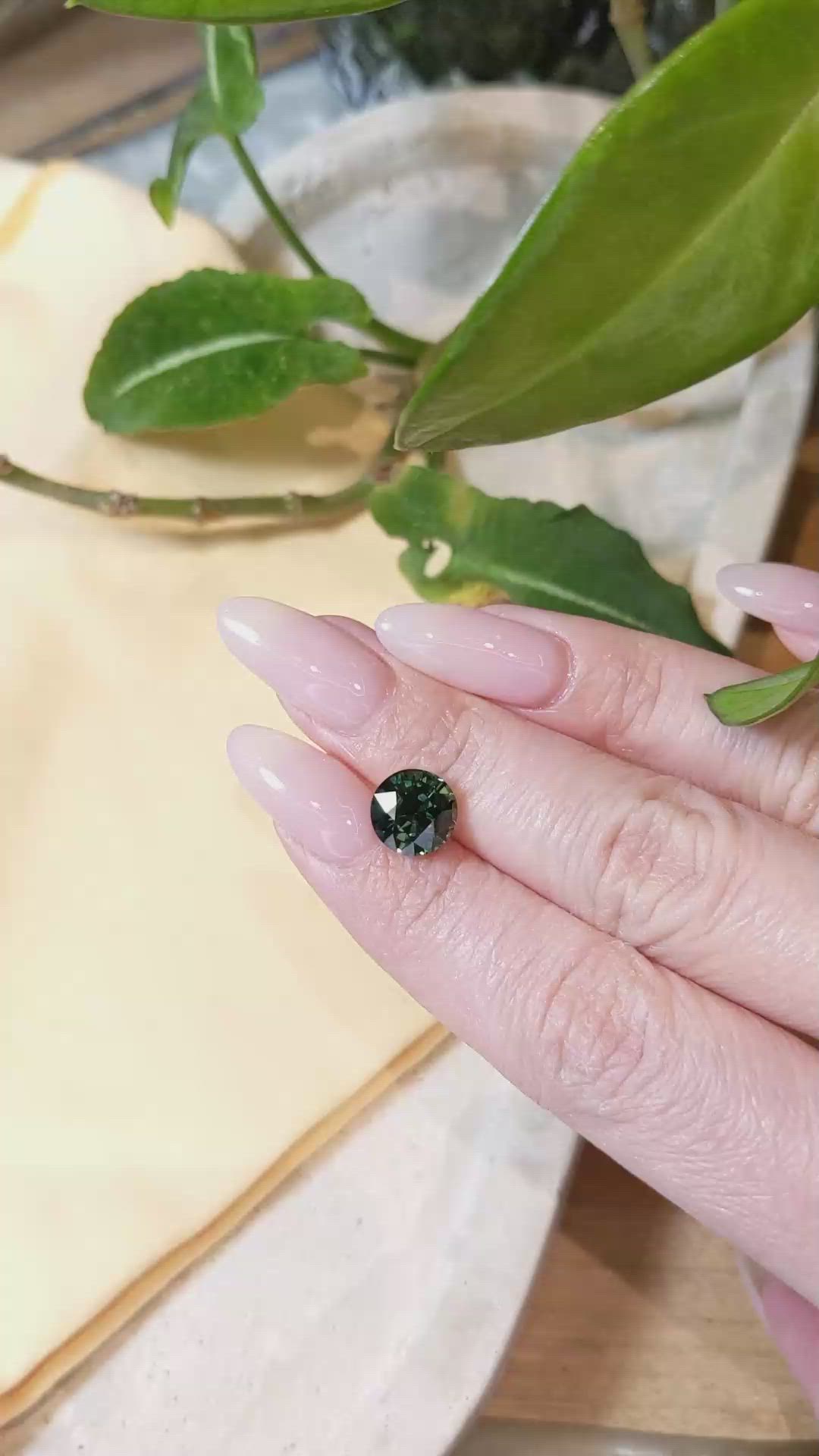 4.01 Ct. Green Sapphire from Ceylon (Sri Lanka) Size Video