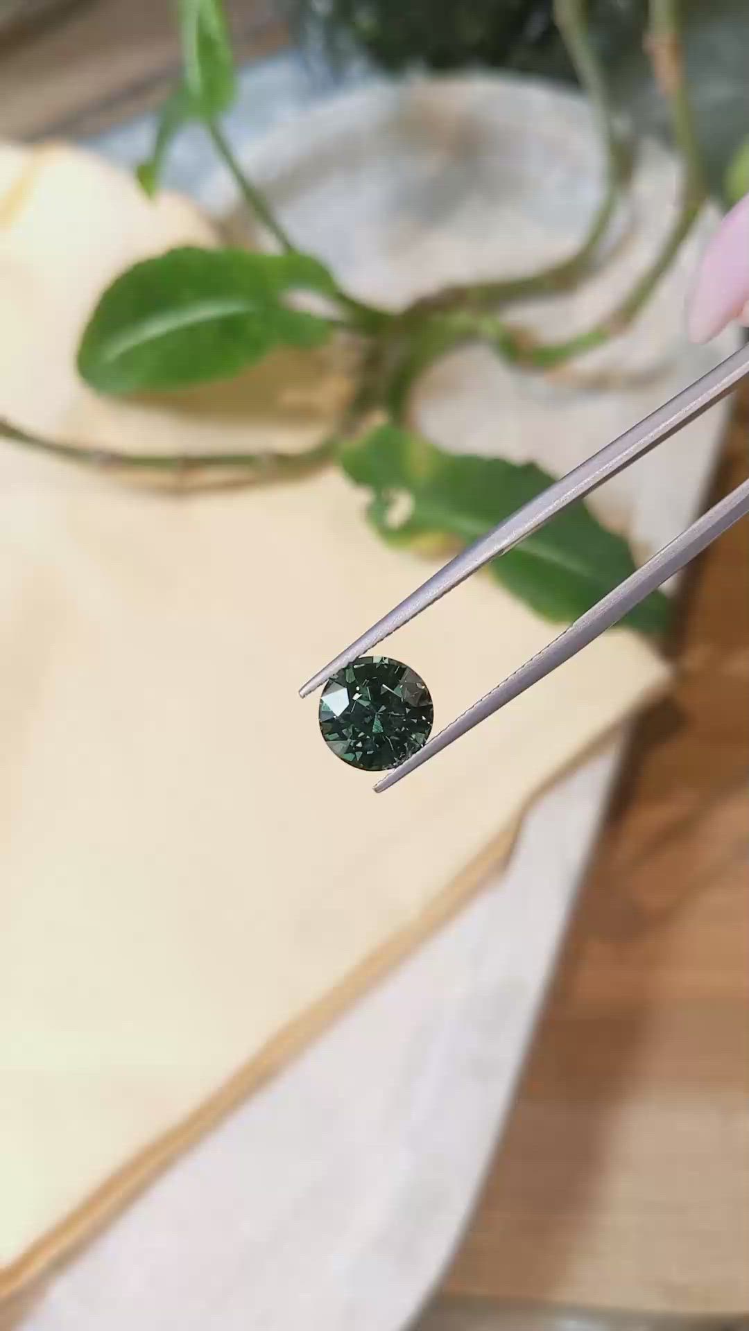 4.01 Ct. Green Sapphire from Ceylon (Sri Lanka) Size Video