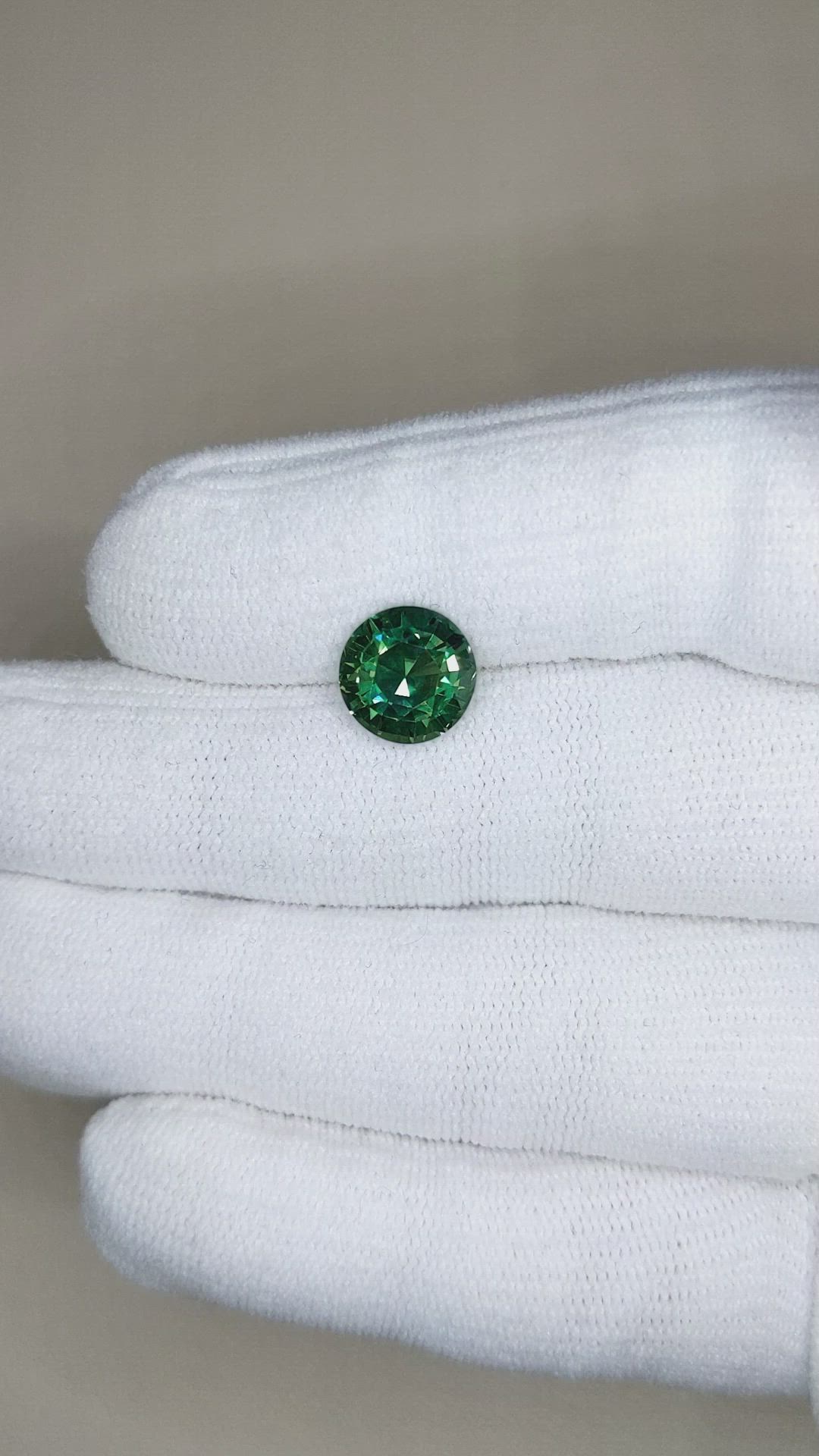4.01 Ct. Green Sapphire from Ceylon (Sri Lanka) Size Video