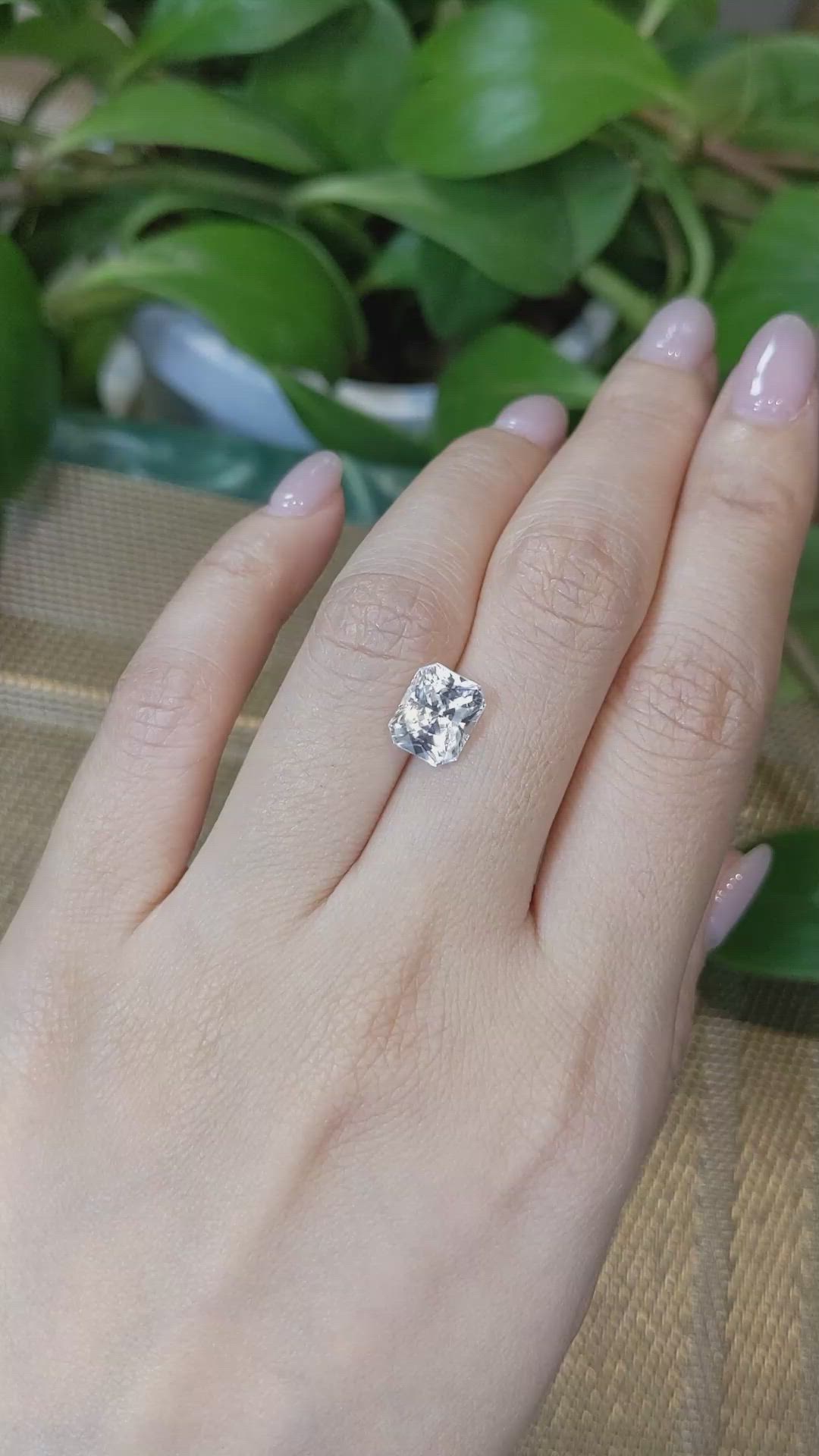 4.06 Ct. White Sapphire from Ceylon (Sri Lanka) Size Video