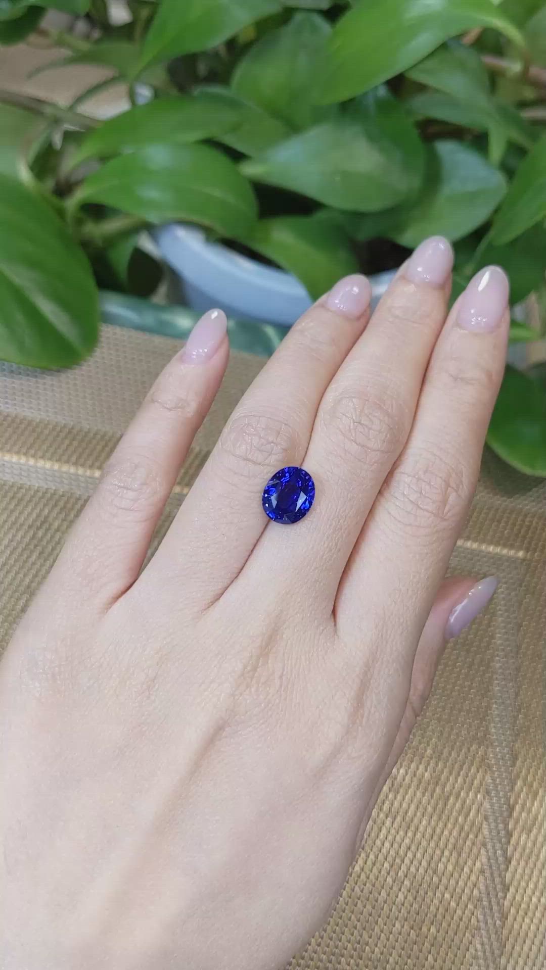 4.01 Ct. Blue Sapphire from Ceylon (Sri Lanka) Size Video