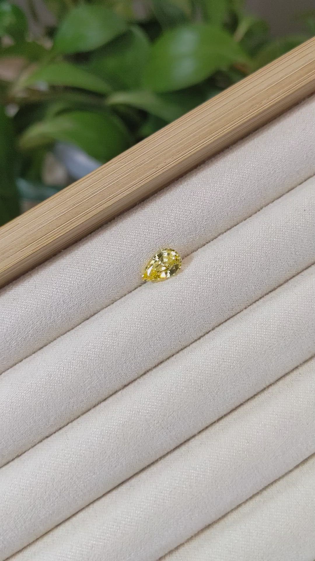 1.02 Ct. Yellow Sapphire from Ceylon (Sri Lanka) Size Video
