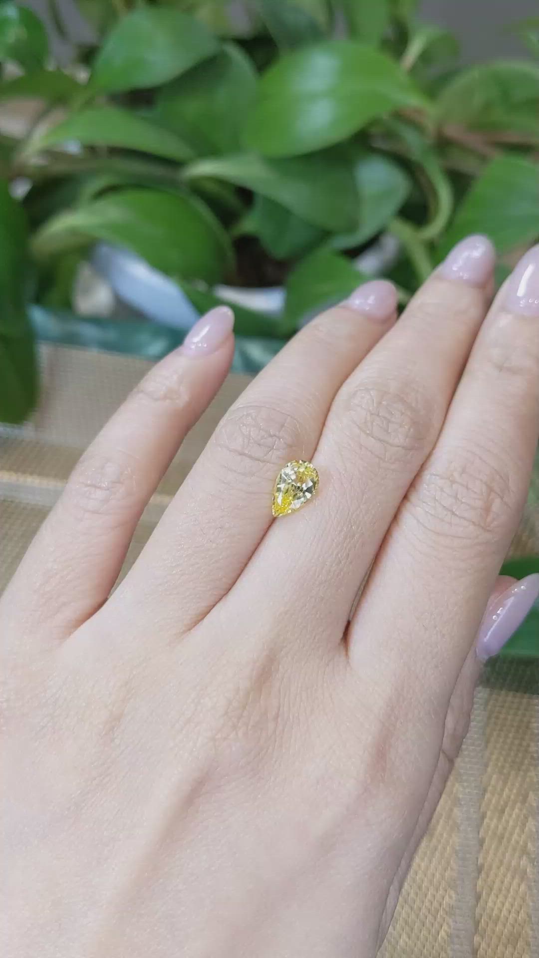 1.02 Ct. Yellow Sapphire from Ceylon (Sri Lanka) Size Video
