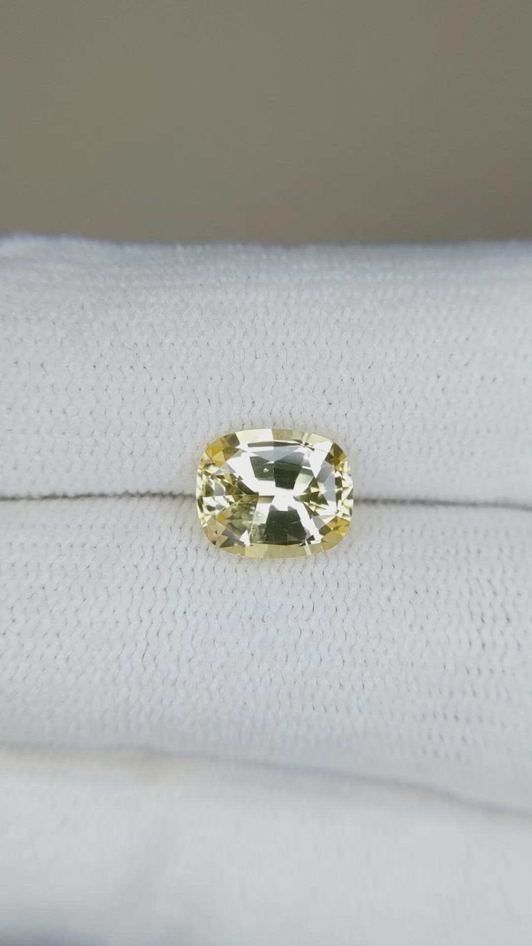2.26 Ct. Yellow Sapphire from Ceylon (Sri Lanka) Size Video