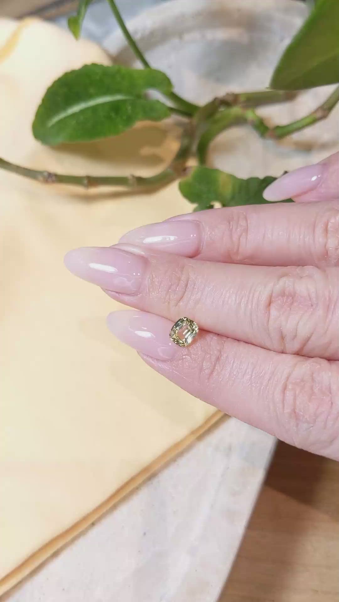 1.02 Ct. Yellow Sapphire from Ceylon (Sri Lanka) Size Video