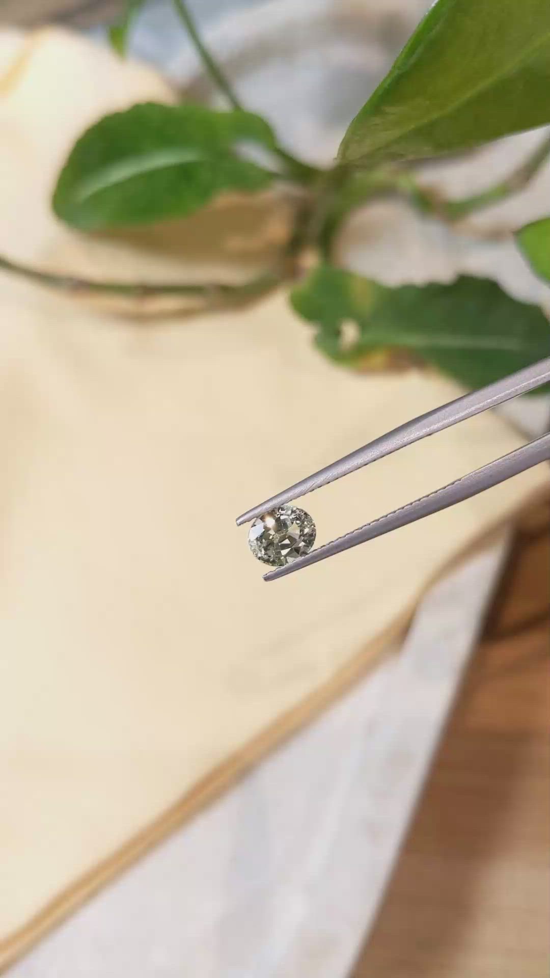 1.26 Ct. Yellow Sapphire from Ceylon (Sri Lanka) Size Video