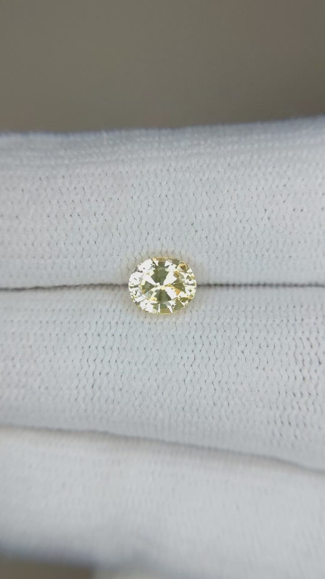 1.01 Ct. Yellow Sapphire from Ceylon (Sri Lanka) Size Video