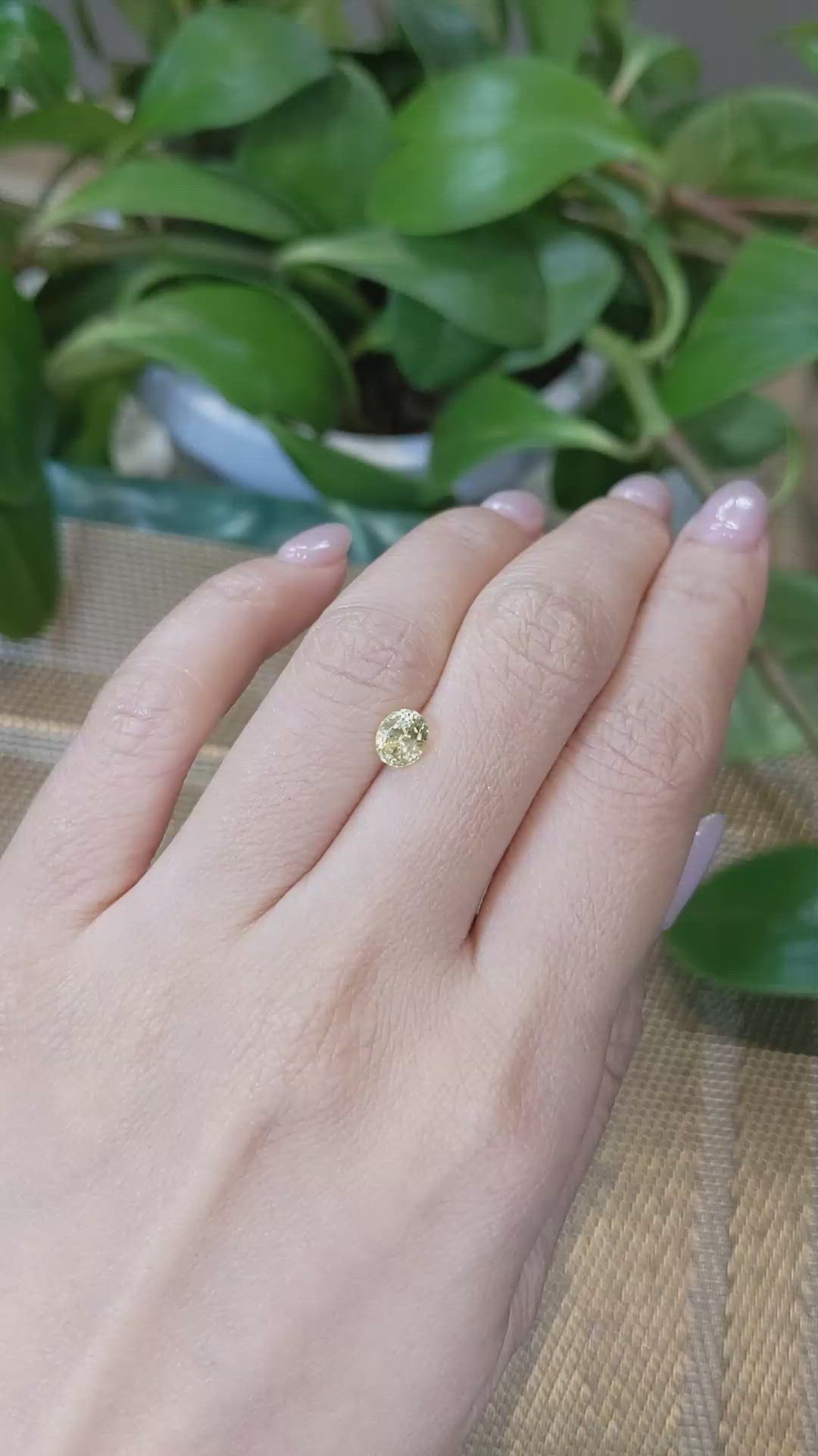 1.01 Ct. Yellow Sapphire from Ceylon (Sri Lanka) Size Video