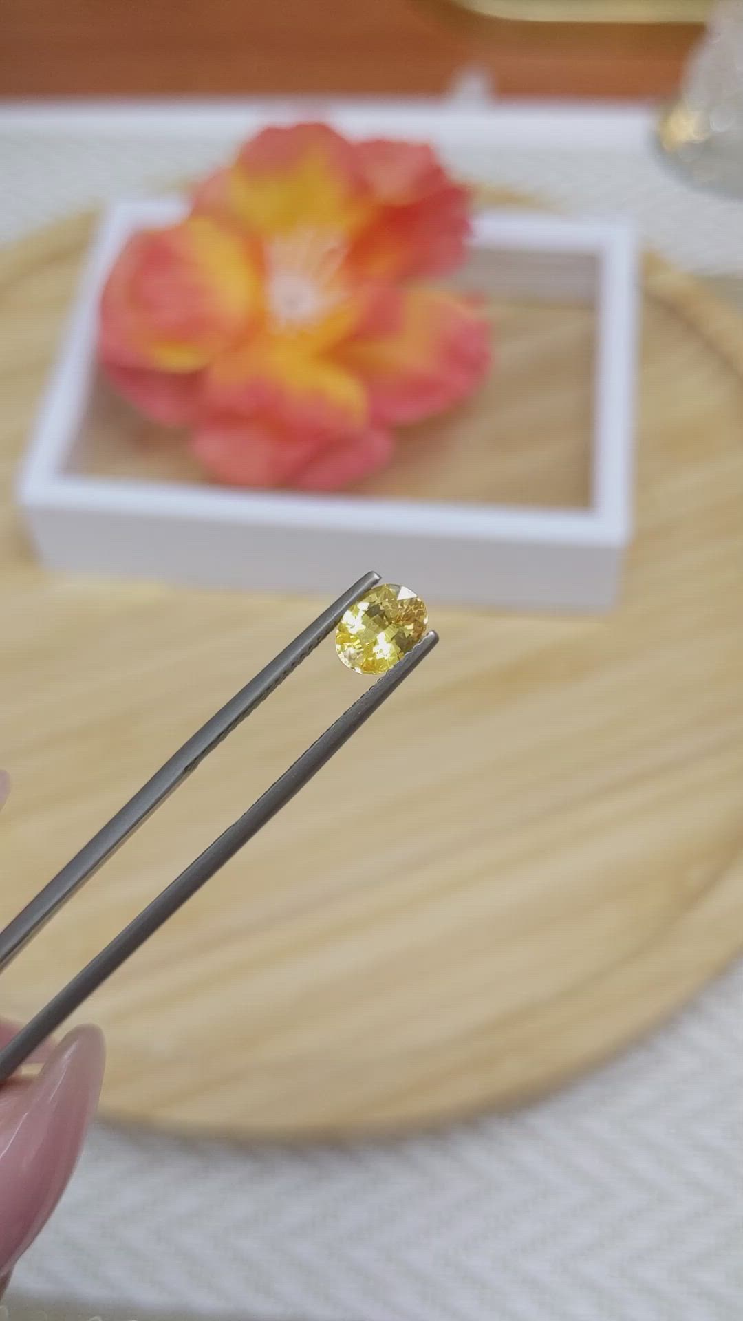 1.11 Ct. Yellow Sapphire from Ceylon (Sri Lanka) Size Video