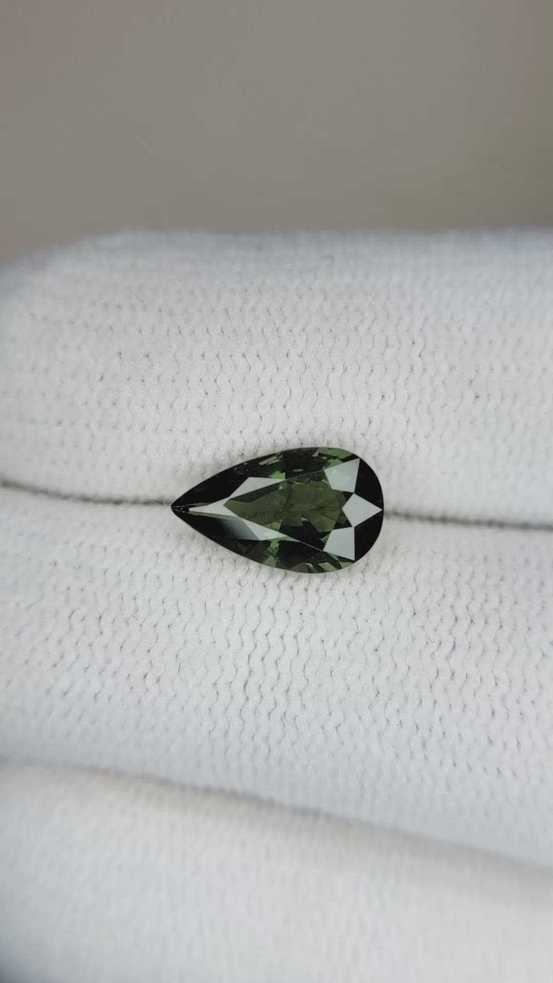 1.75 Ct. Green Sapphire from Ceylon (Sri Lanka) Size Video
