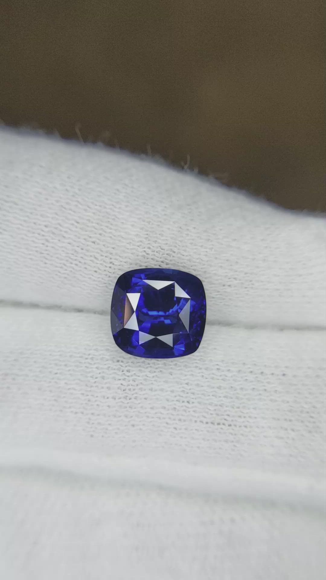 3.62 Ct. Blue Sapphire from Ceylon (Sri Lanka) Size Video