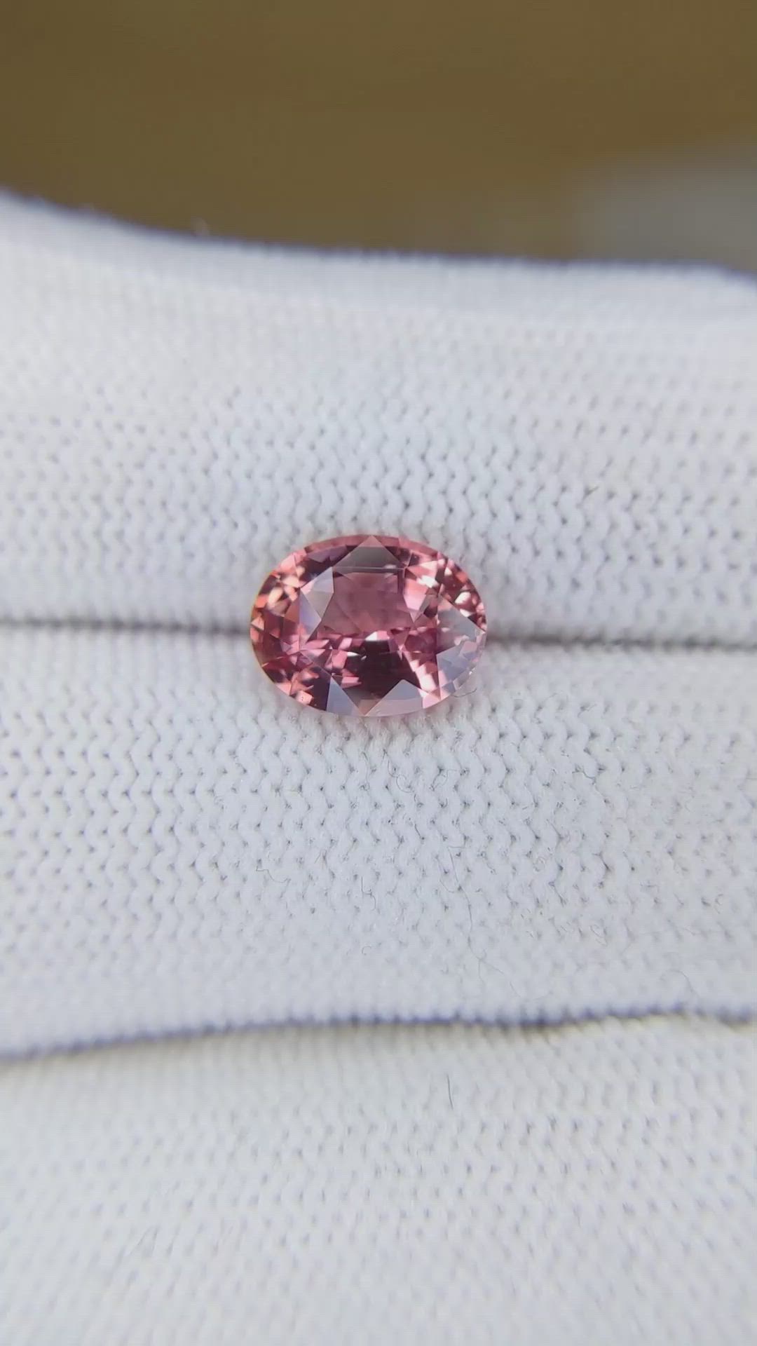 2.52 Ct. Padparadscha Sapphire from Ceylon (Sri Lanka) Size Video