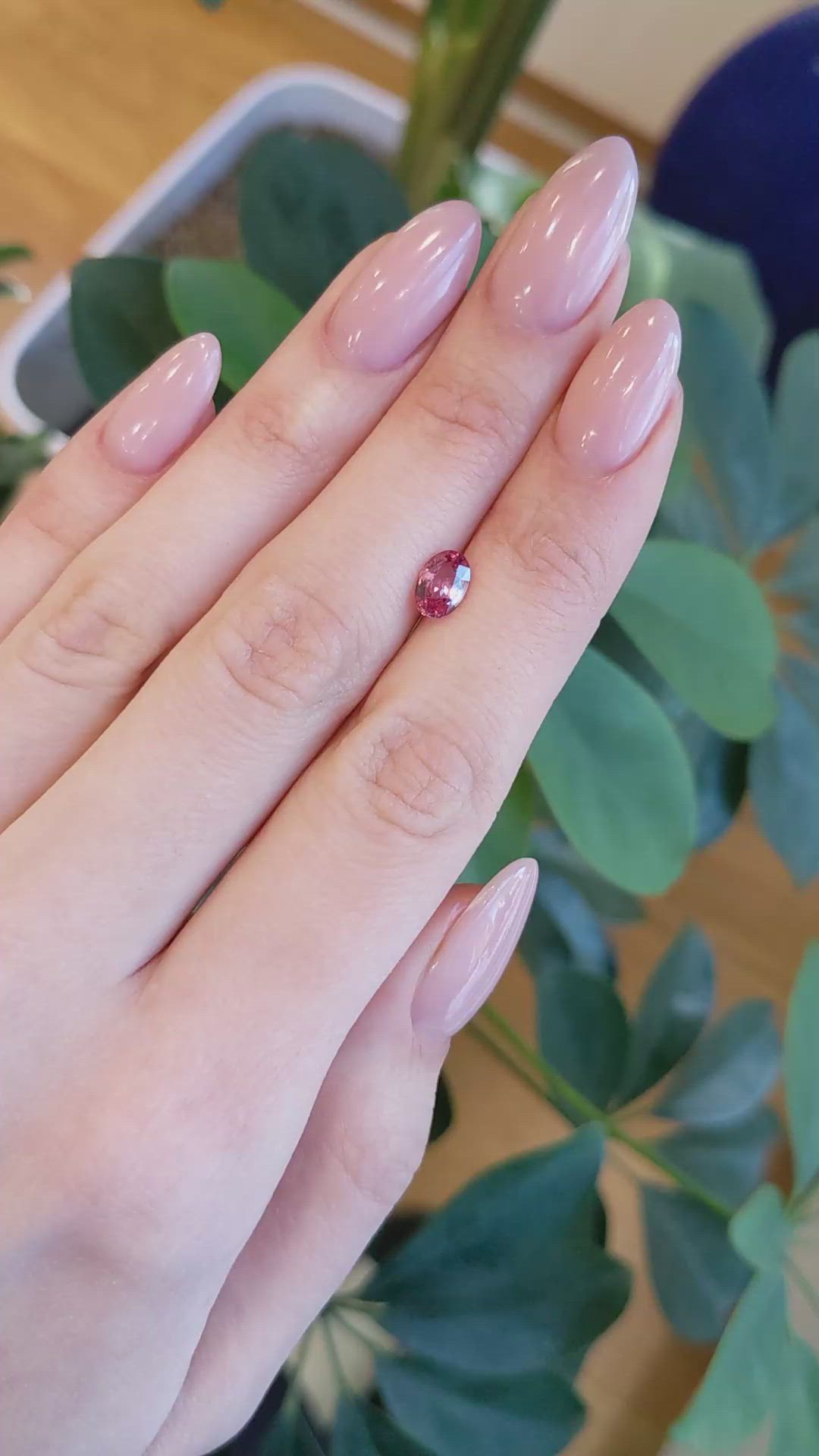 1.14 Ct. Padparadscha Sapphire from Ceylon (Sri Lanka) Size Video