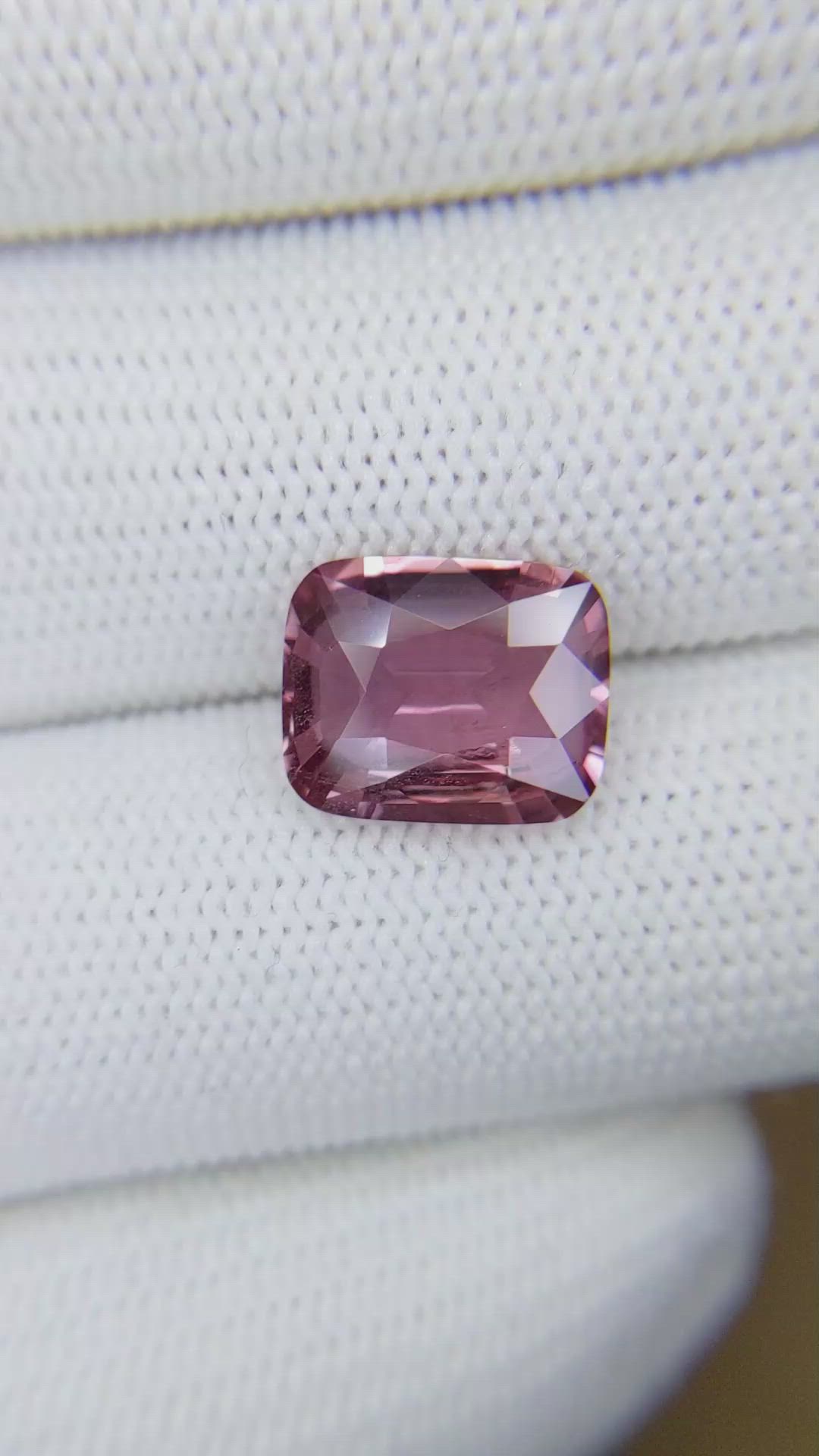 5.54 Ct. Reddish Pink Sapphire from Ceylon (Sri Lanka) Size Video