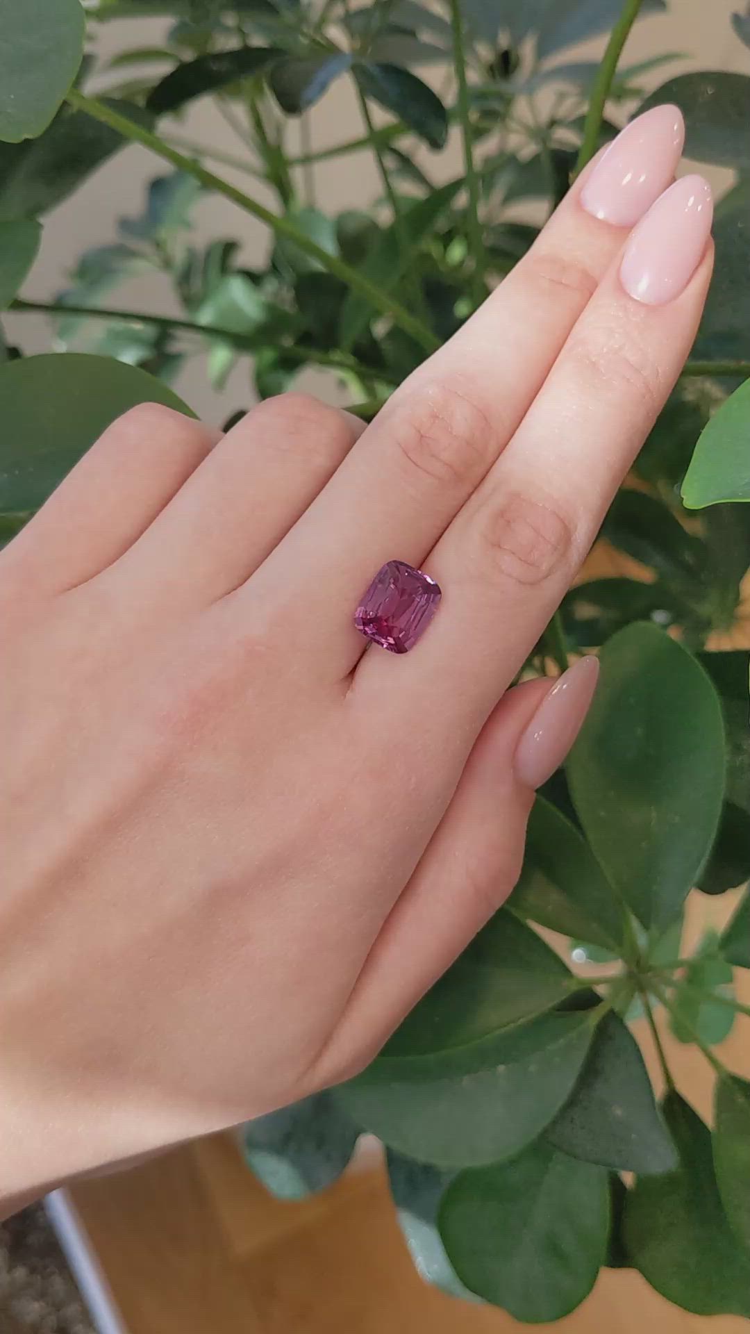 5.54 Ct. Reddish Pink Sapphire from Ceylon (Sri Lanka) Size Video