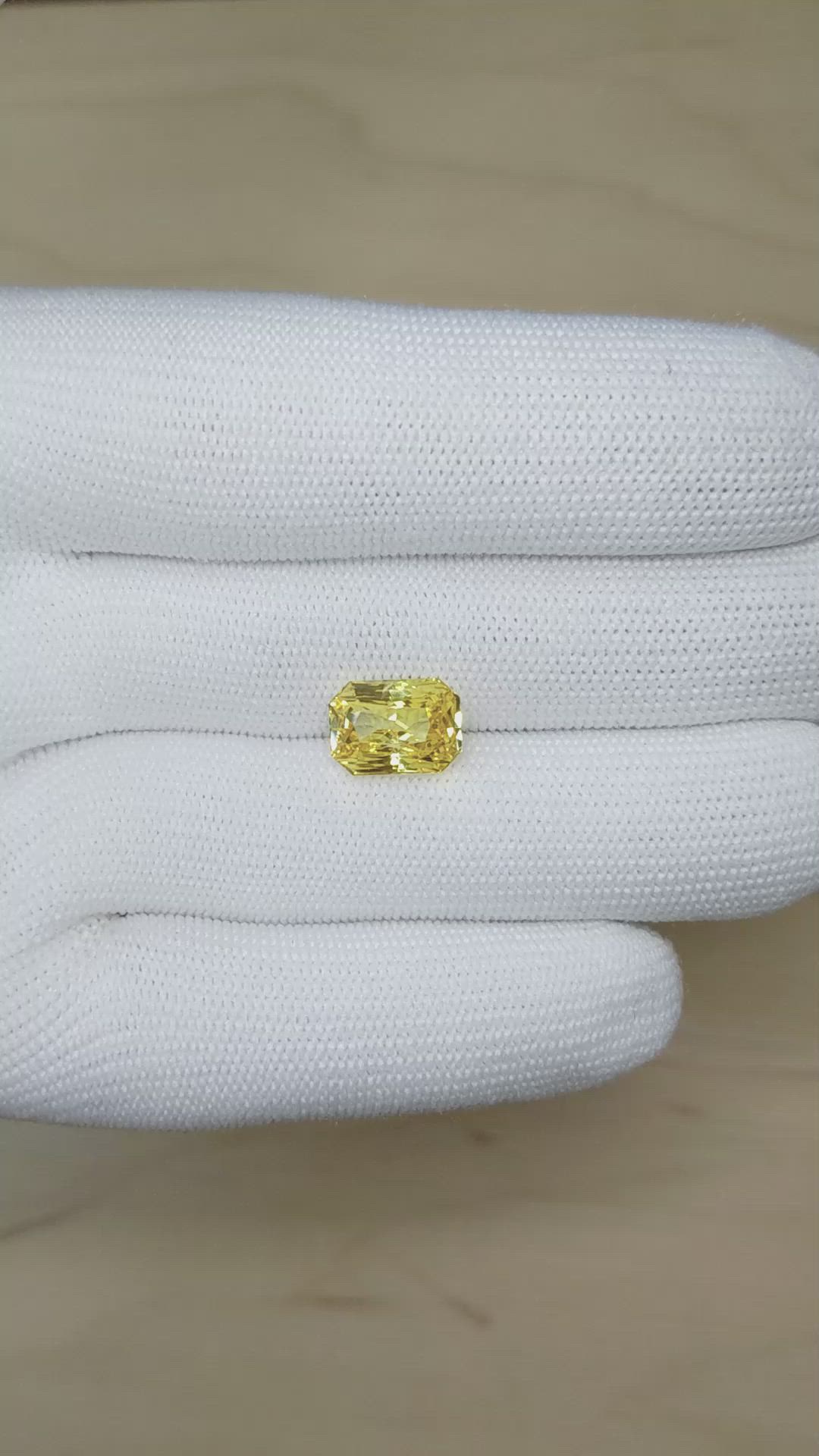 6.57 Ct. Yellow Sapphire from Ceylon (Sri Lanka) Size Video