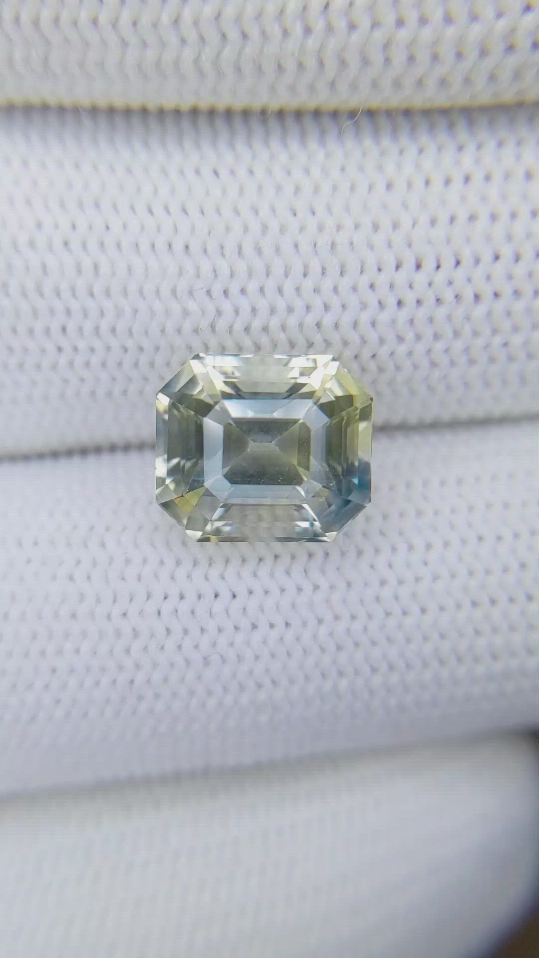 7.00 Ct. Bi Color Sapphire from Ceylon (Sri Lanka) Size Video