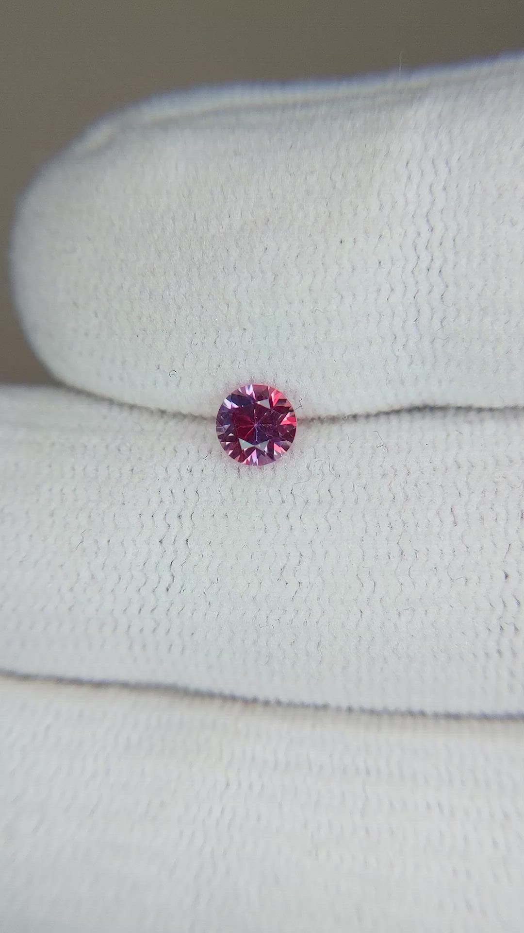 0.42 Ct. Bi Color Sapphire from Montana Size Video