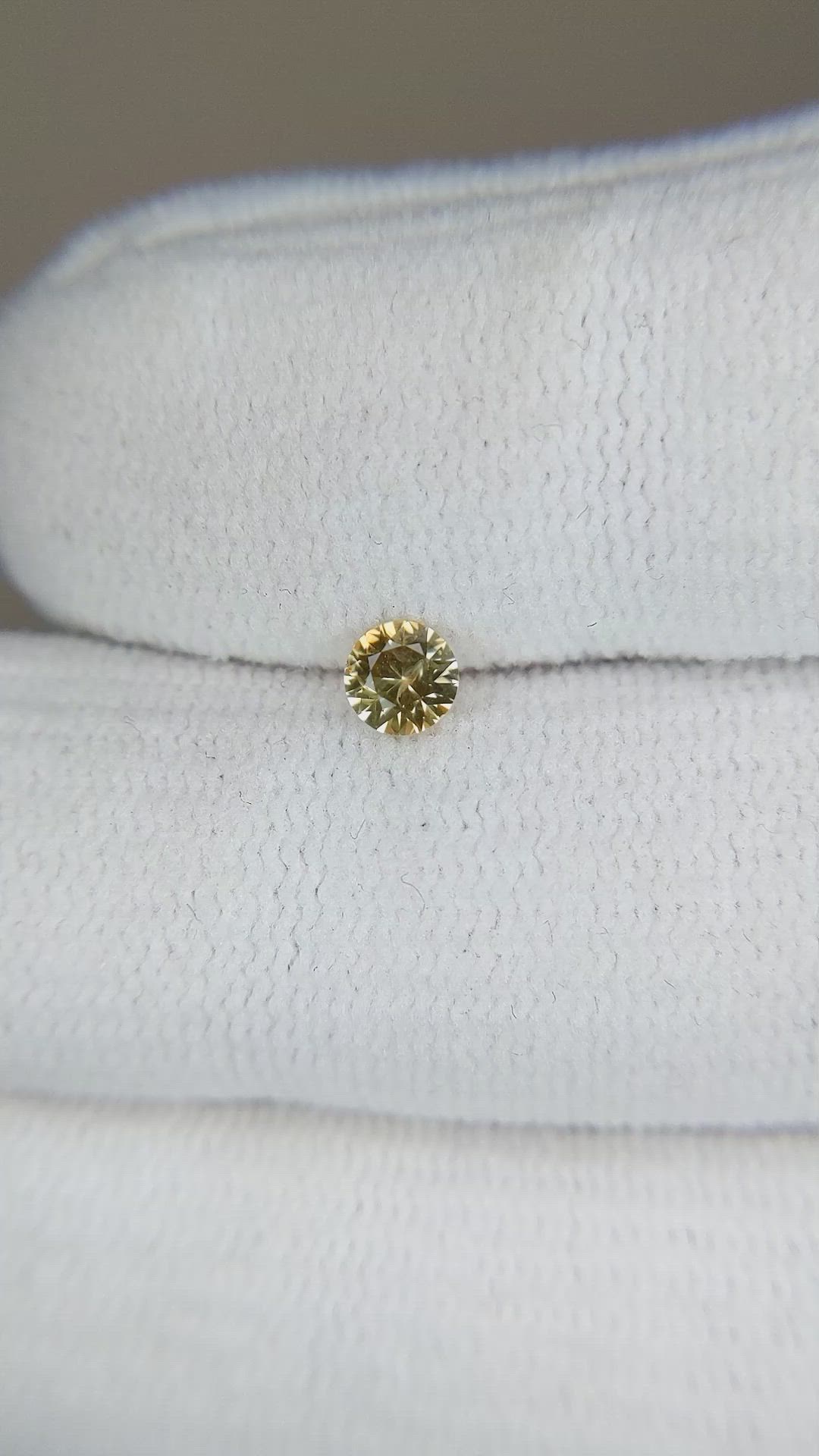 0.30 Ct. Bi Color Sapphire from Montana Size Video