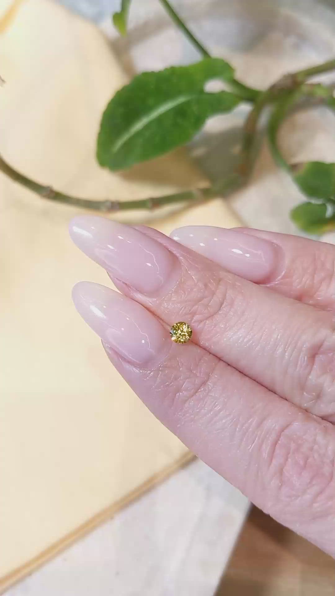 0.30 Ct. Bi Color Sapphire from Montana Size Video