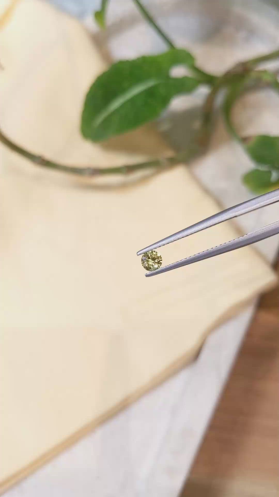 0.30 Ct. Bi Color Sapphire from Montana Size Video