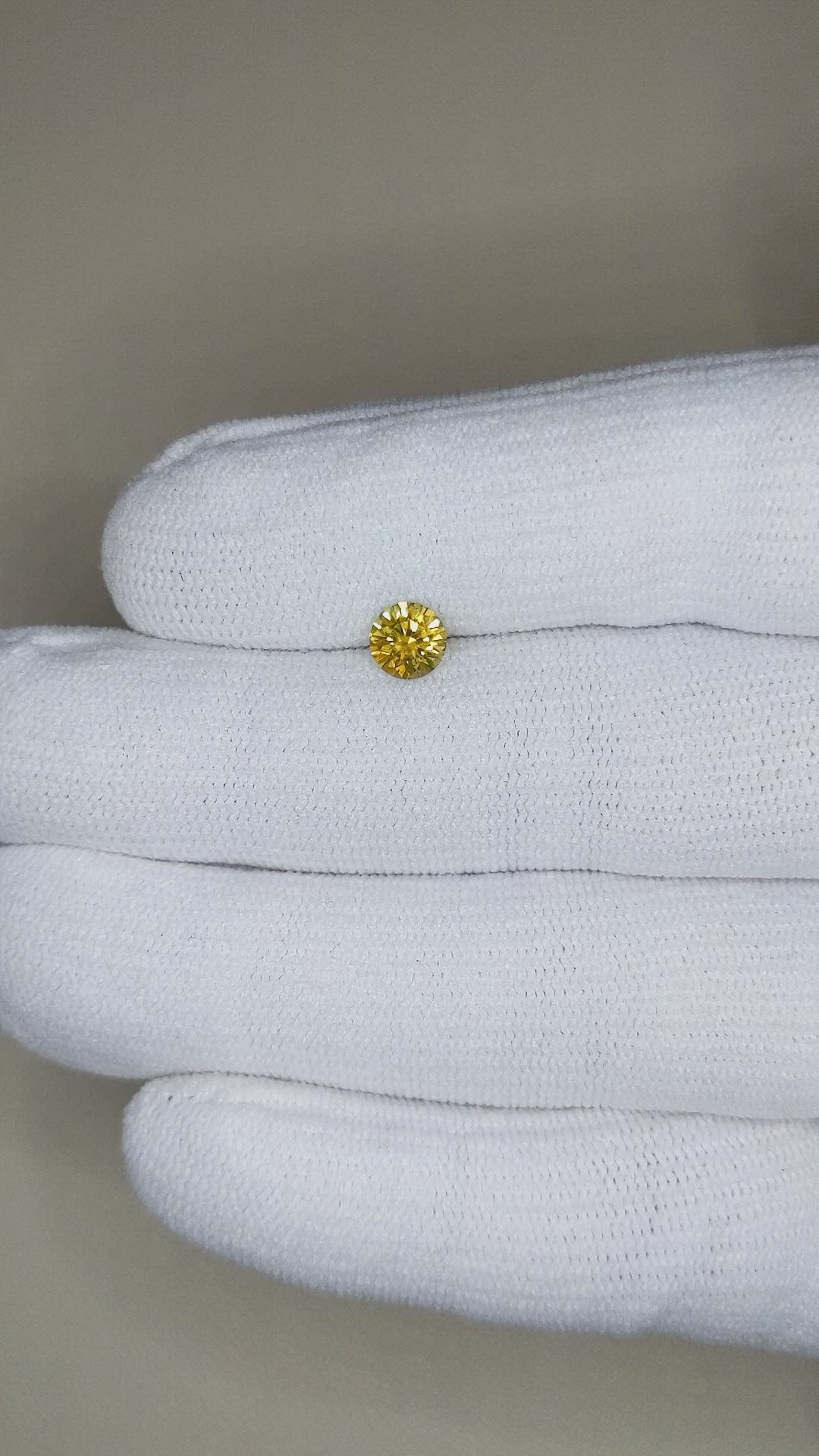 0.79 Ct. Bi Color Sapphire from Montana Size Video