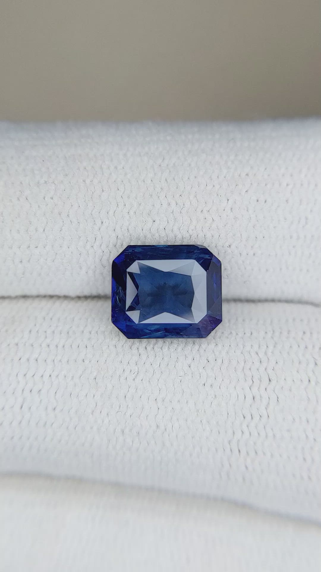 3.05 Ct. Blue Sapphire from Ceylon (Sri Lanka) Size Video