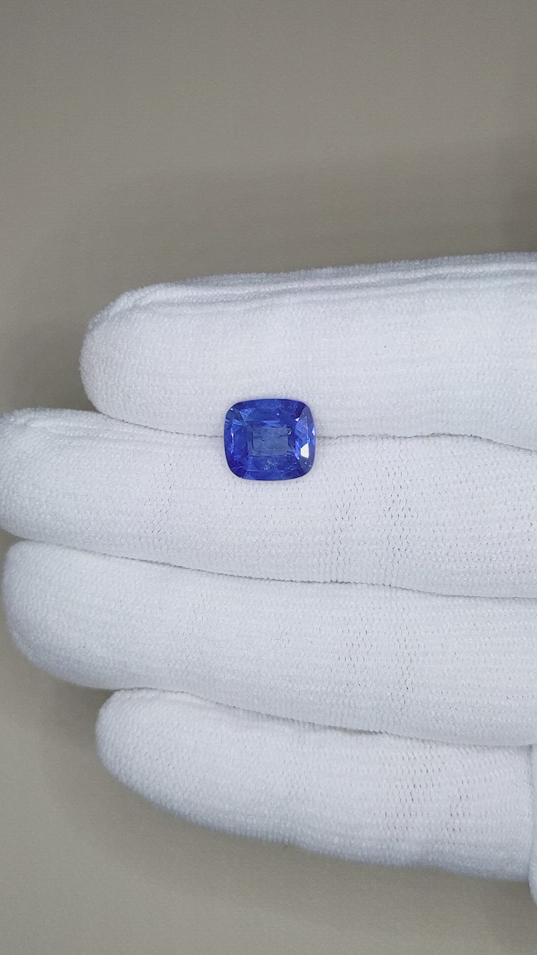 4.23 Ct. Blue Sapphire from Ceylon (Sri Lanka) Size Video