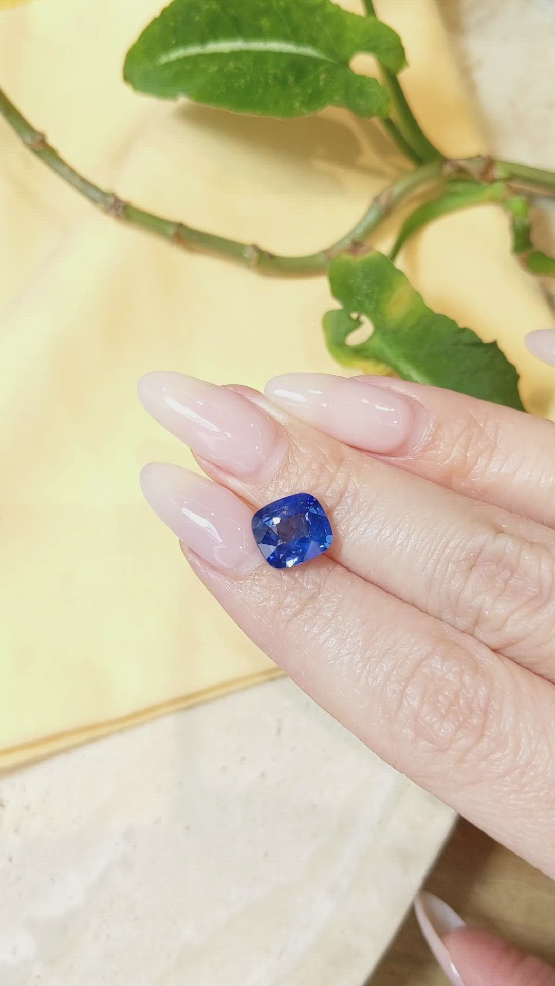 4.23 Ct. Blue Sapphire from Ceylon (Sri Lanka) Size Video