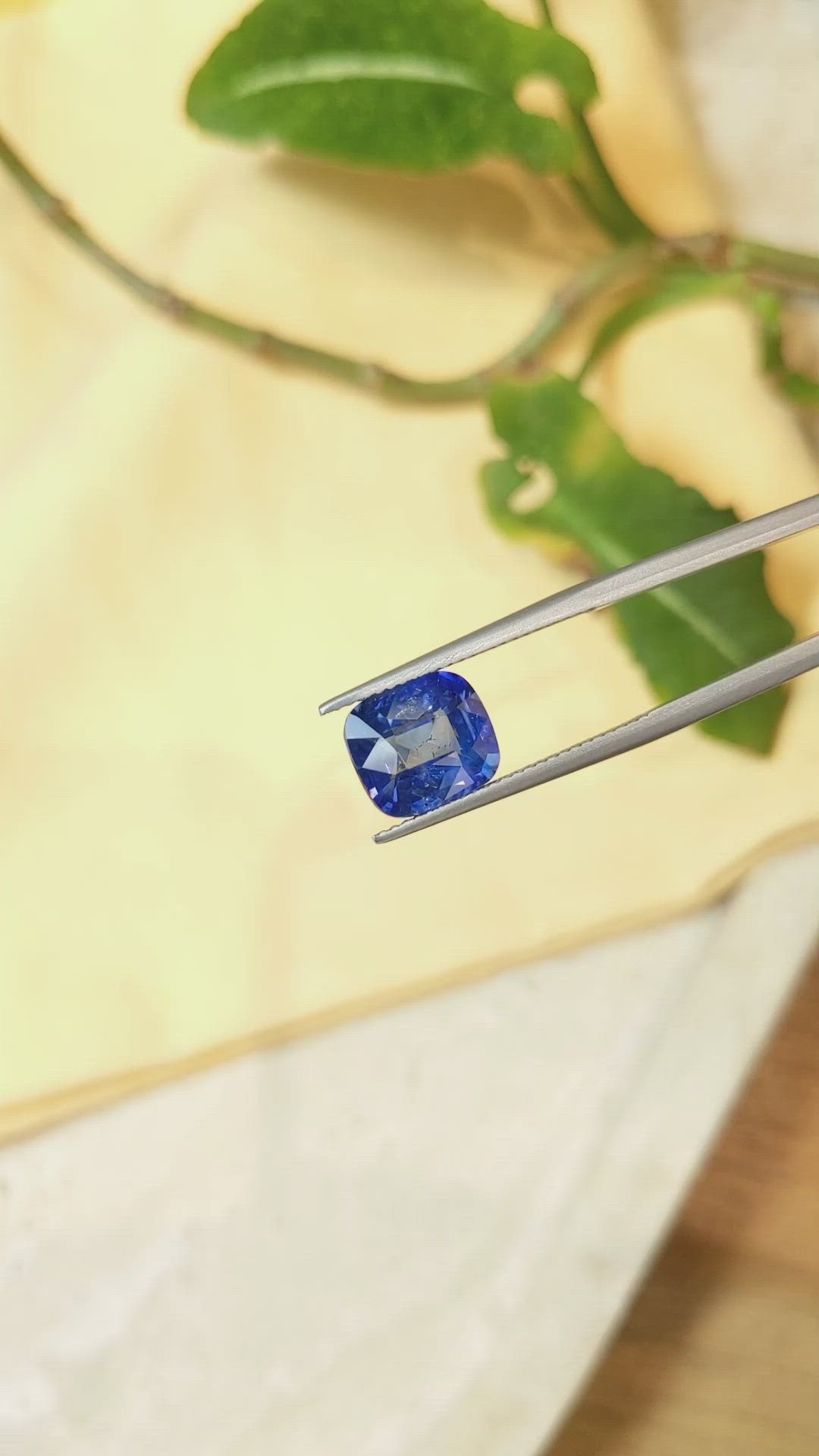 4.23 Ct. Blue Sapphire from Ceylon (Sri Lanka) Size Video