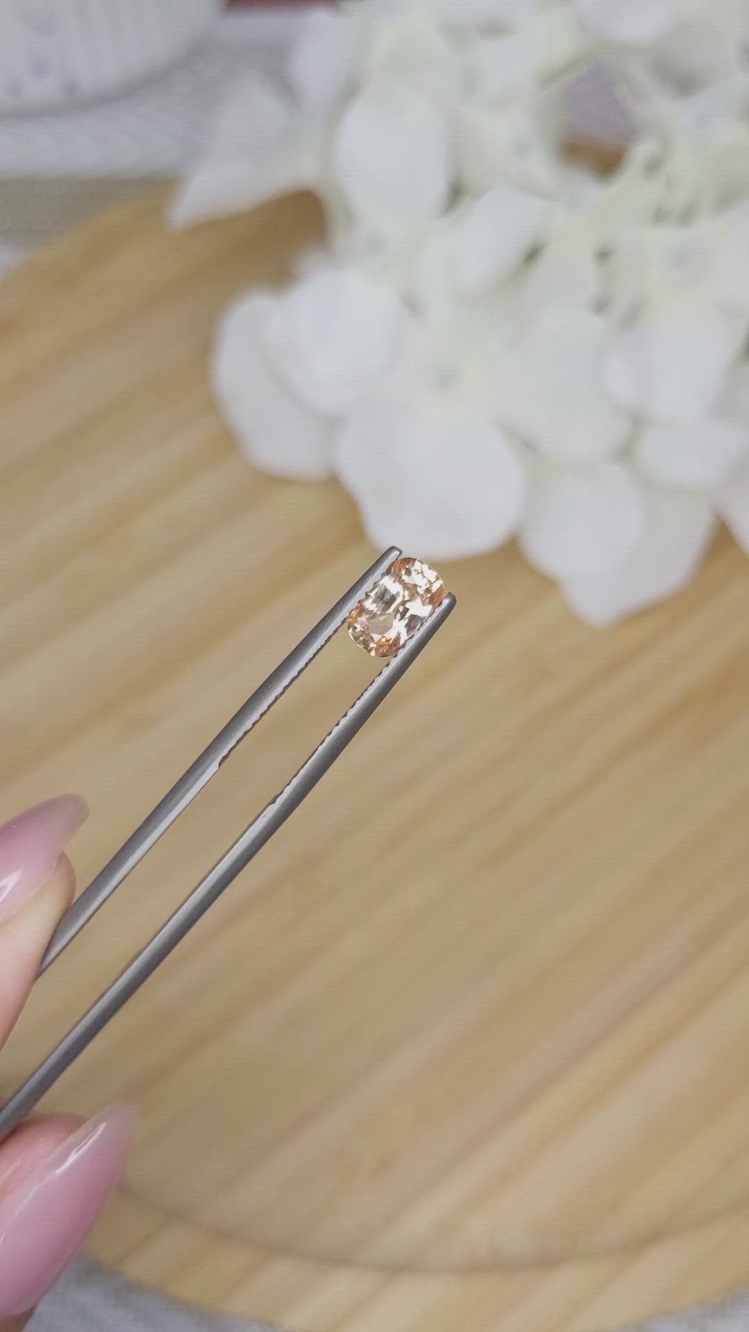 1.13 Ct. Padparadscha Sapphire from Ceylon (Sri Lanka) Size Video