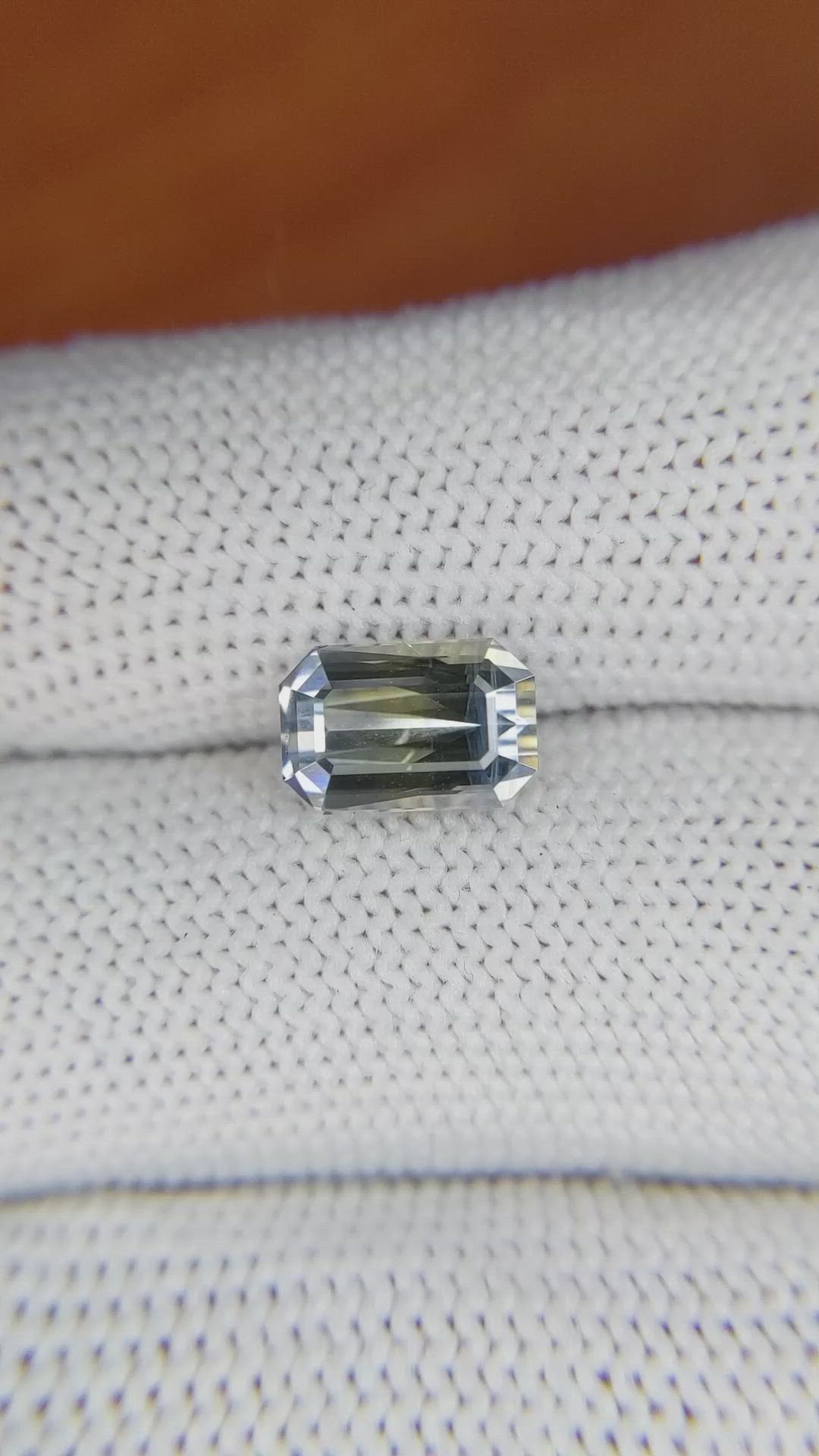 2.97 Ct. Bi Color Sapphire from Ceylon (Sri Lanka) Size Video