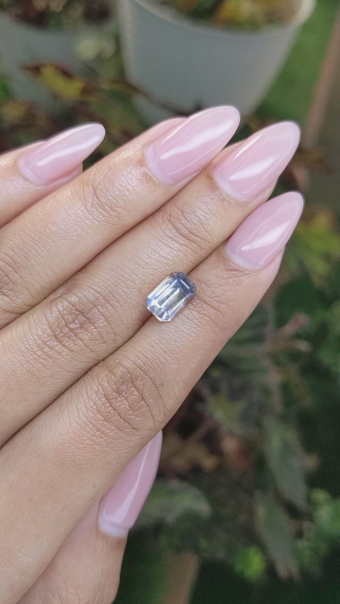 2.97 Ct. Bi Color Sapphire from Ceylon (Sri Lanka) Size Video