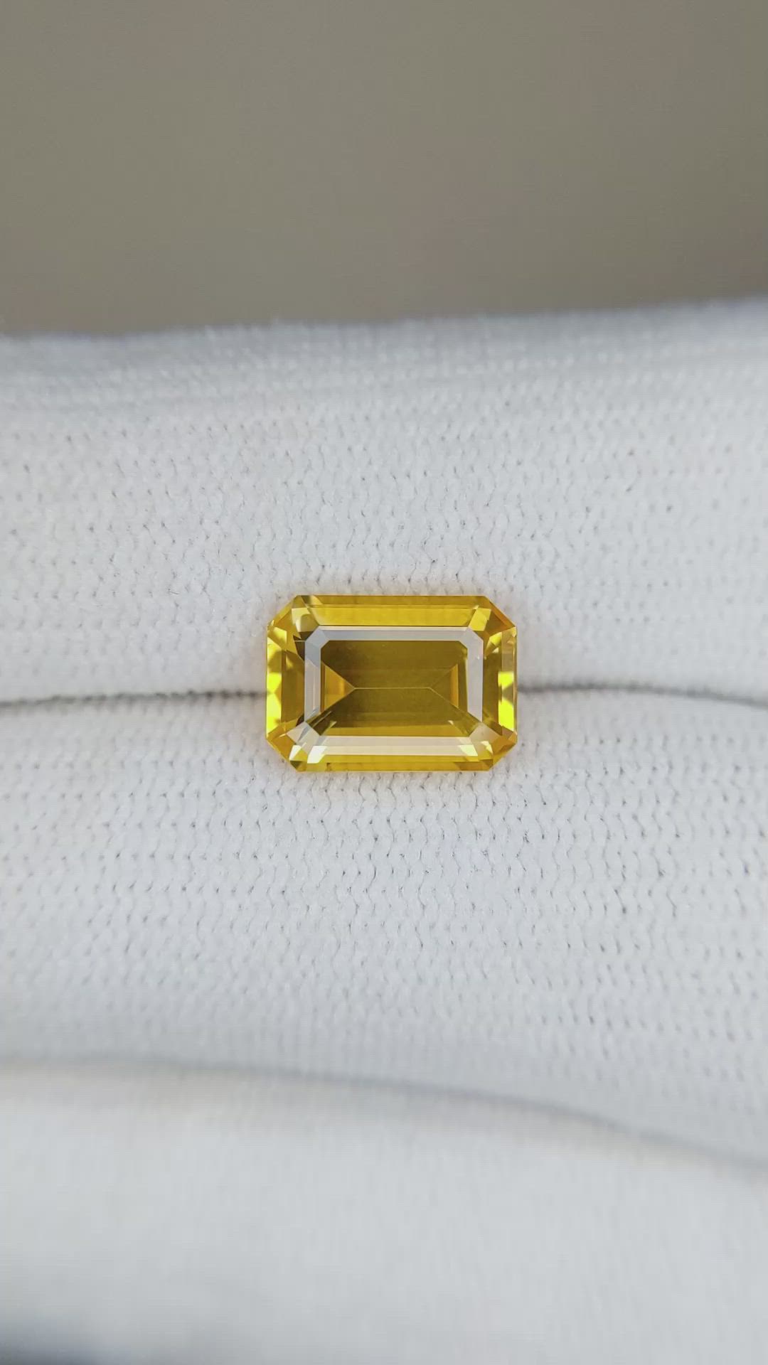 3.10 Ct. Orangish Yellow Sapphire from Ceylon (Sri Lanka) Size Video