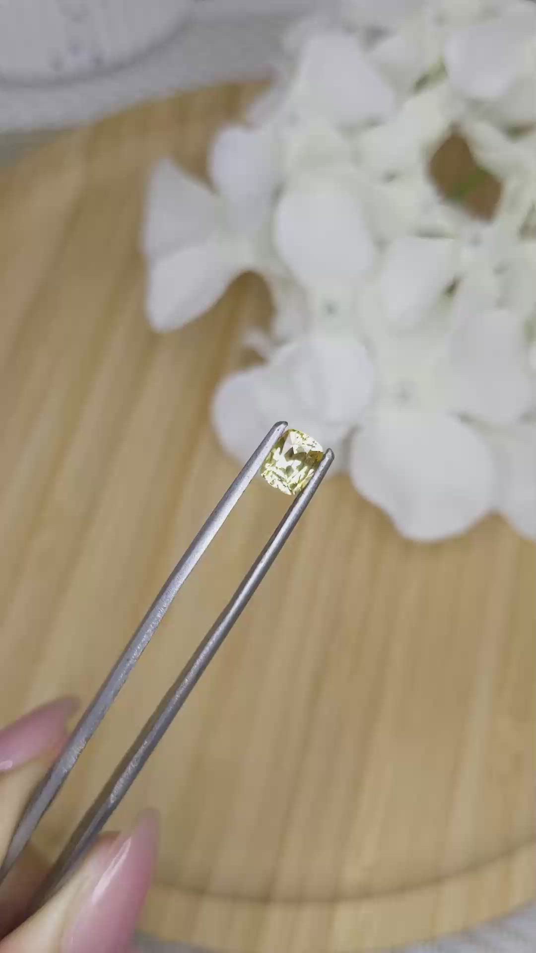 1.07 Ct. Yellow Sapphire from Ceylon (Sri Lanka) Size Video