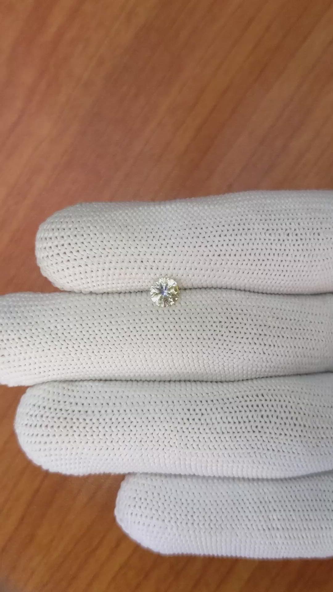 0.60 Ct. Bi Color Sapphire from Ceylon (Sri Lanka) Size Video