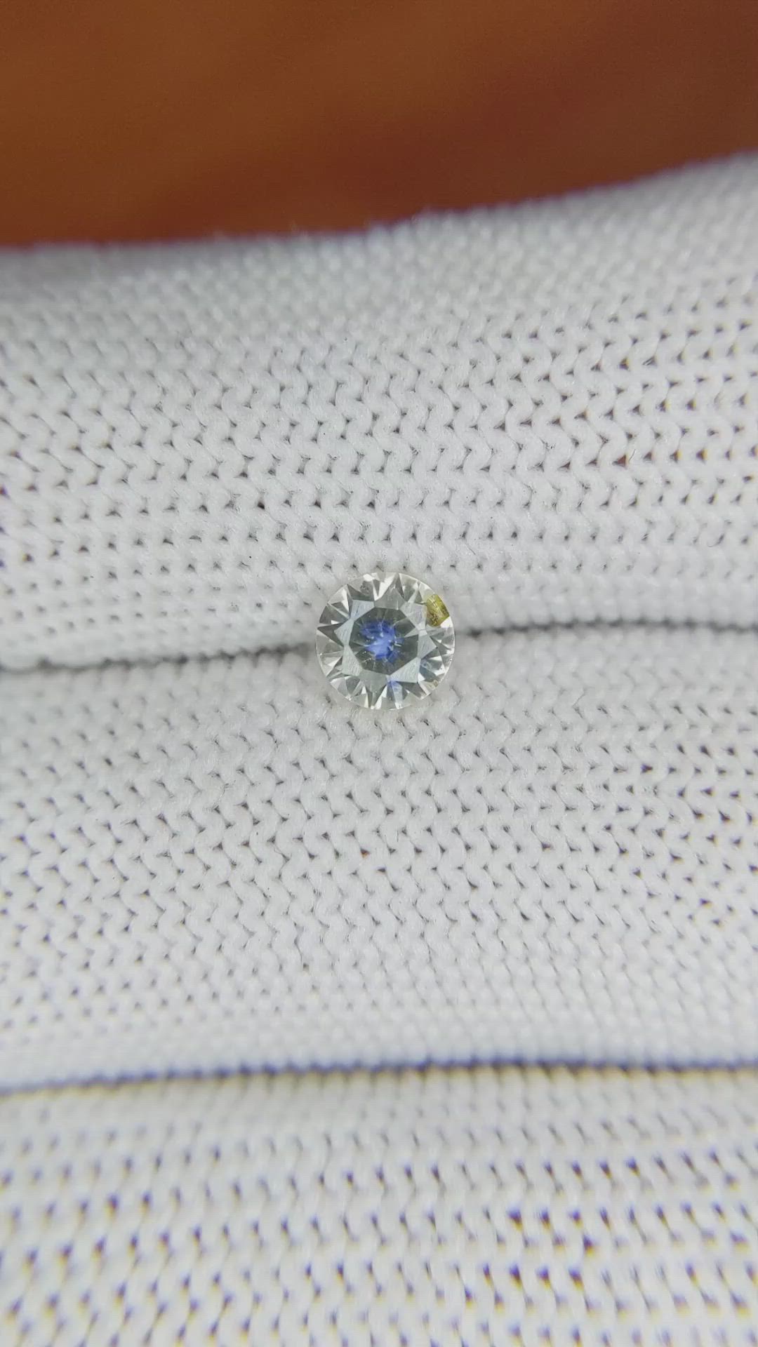 0.60 Ct. Bi Color Sapphire from Ceylon (Sri Lanka) Size Video