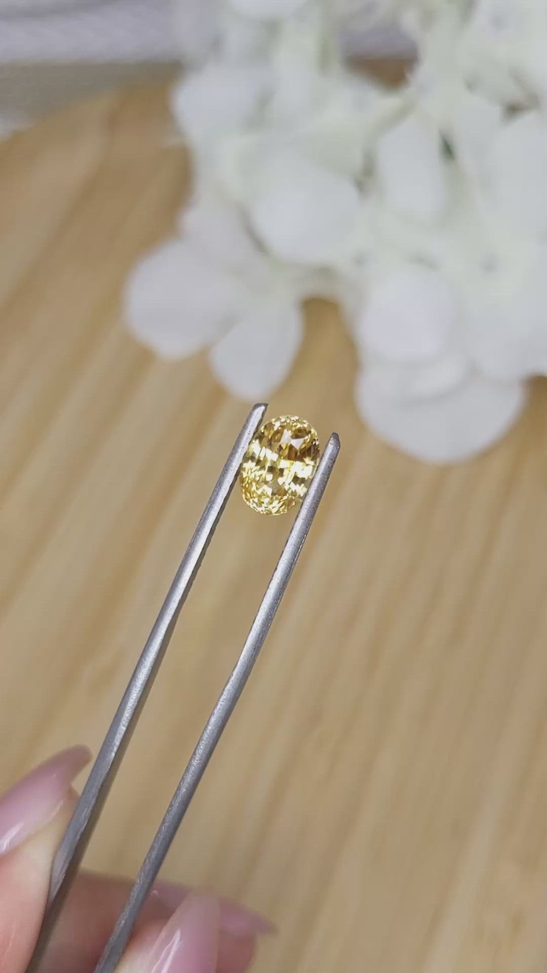 2.63 Ct. Yellow Sapphire from Ceylon (Sri Lanka) Size Video