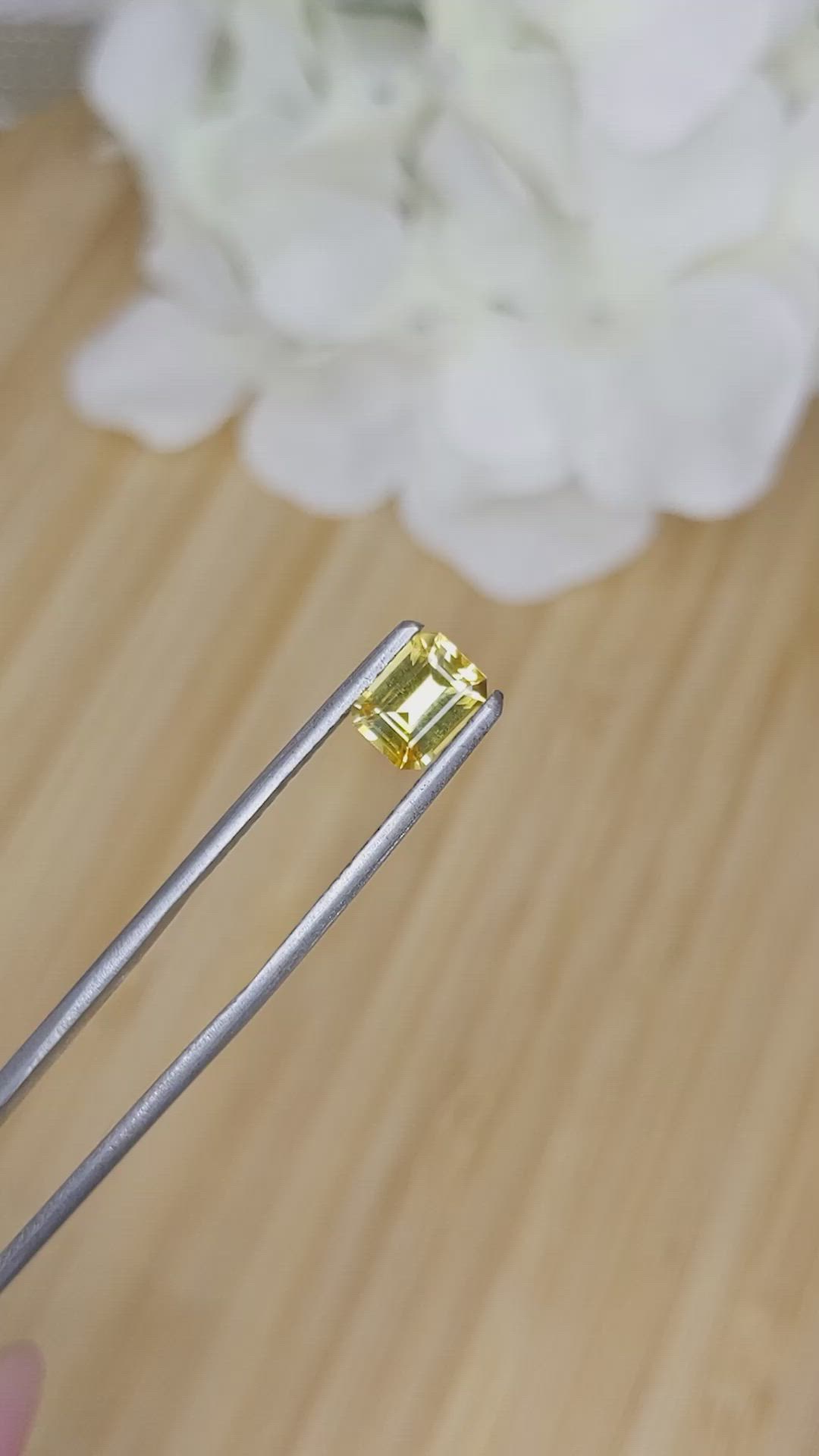 1.14 Ct. Yellow Sapphire from Ceylon (Sri Lanka) Size Video